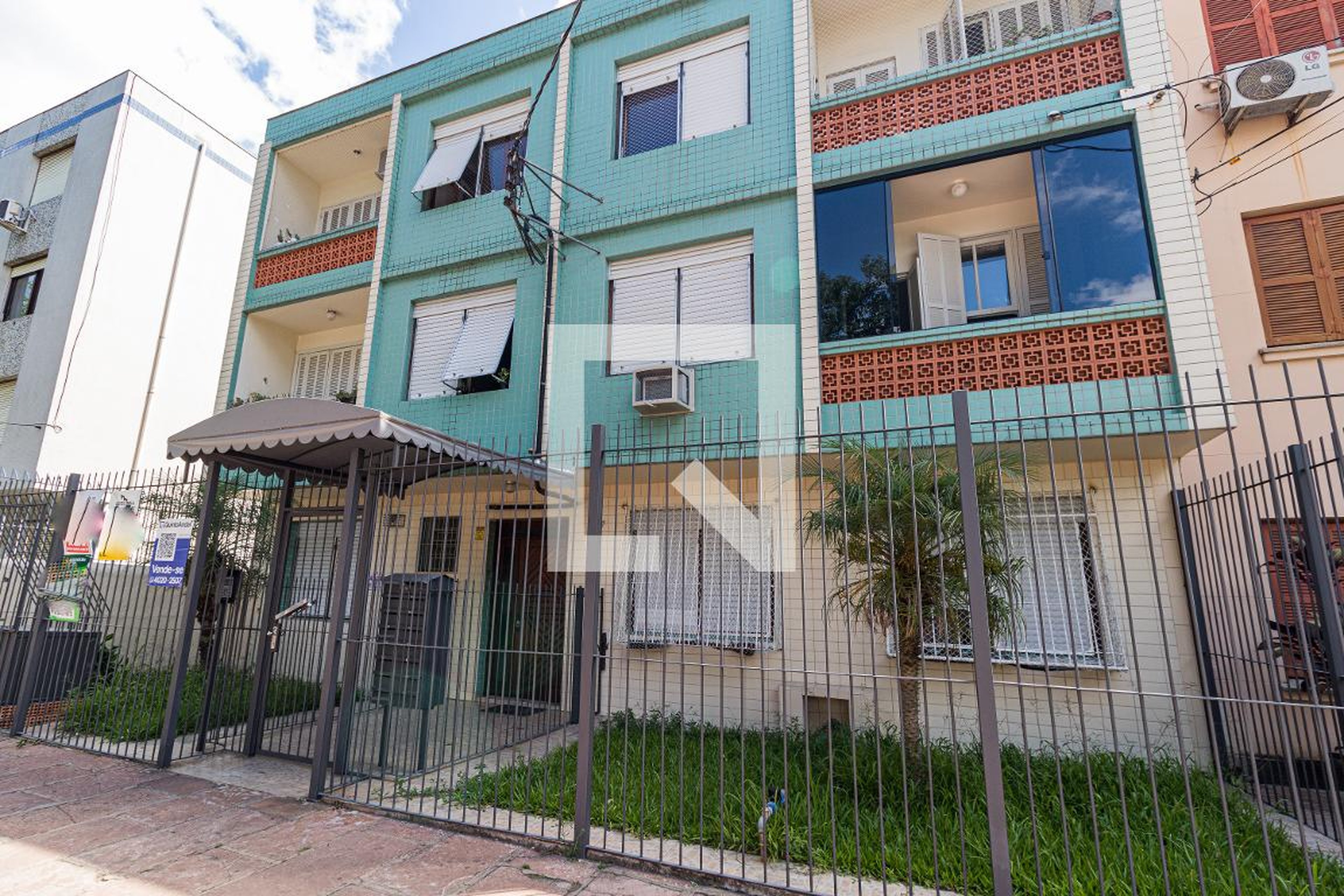 Fachada do Prédio Condomínio em Rua Adão Baino, 177