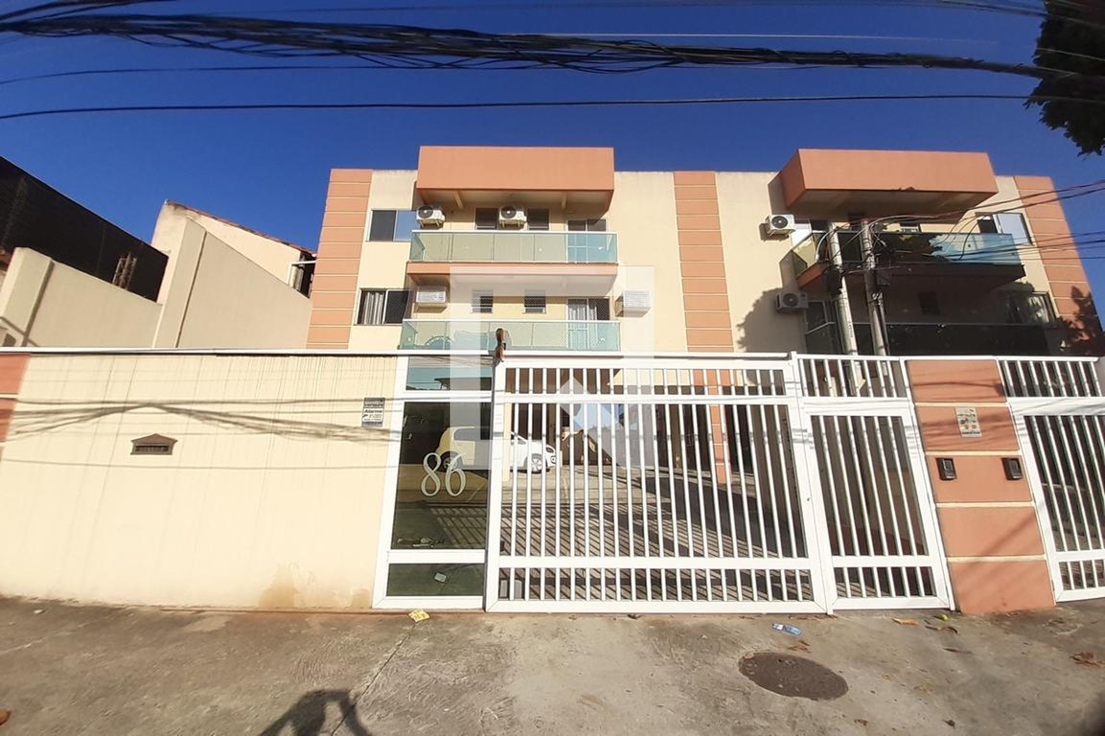 Fachada Condomínio em Rua Felício, 86