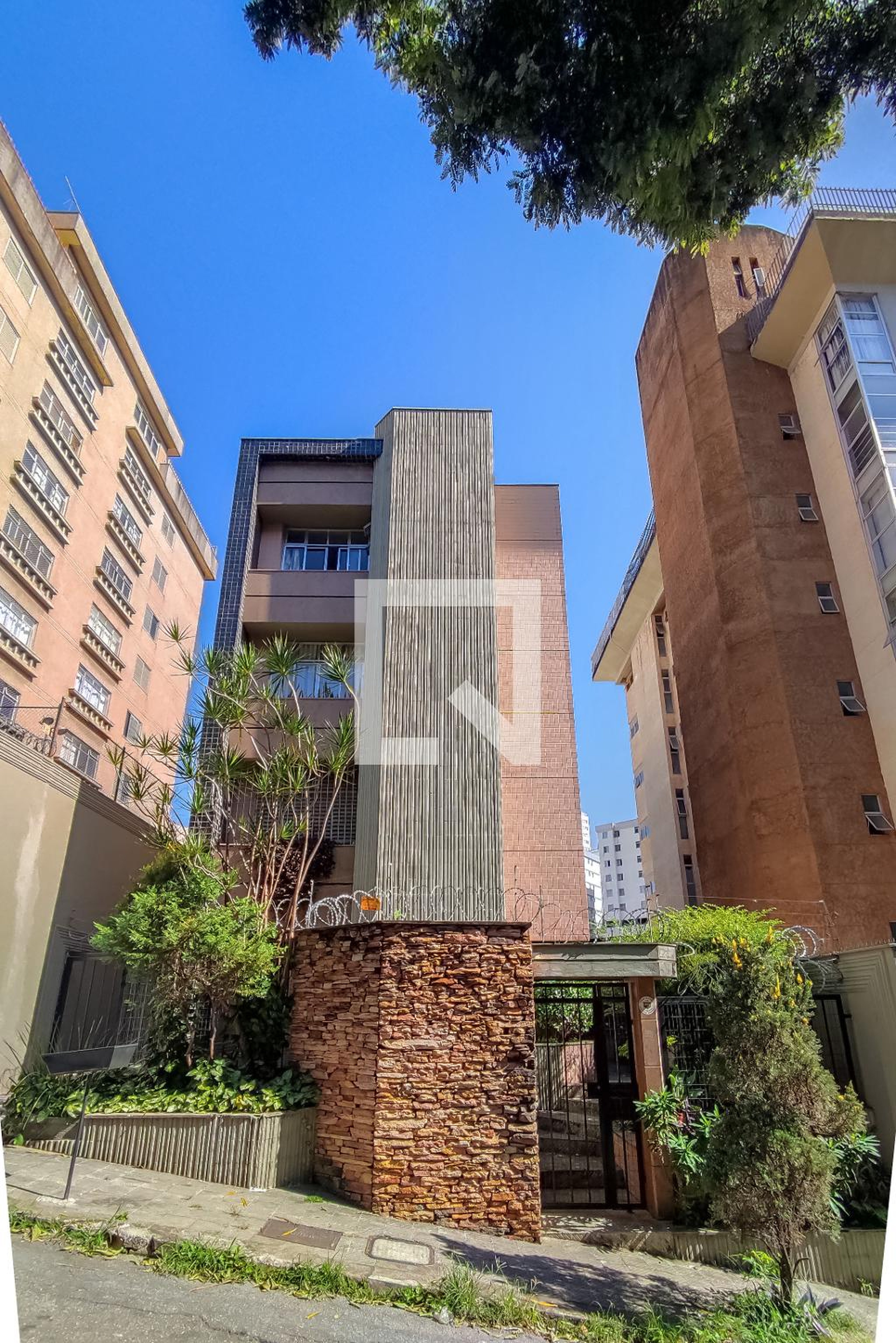 Fachada Condomínio em Rua Copérnico Pinto Coelho, 405