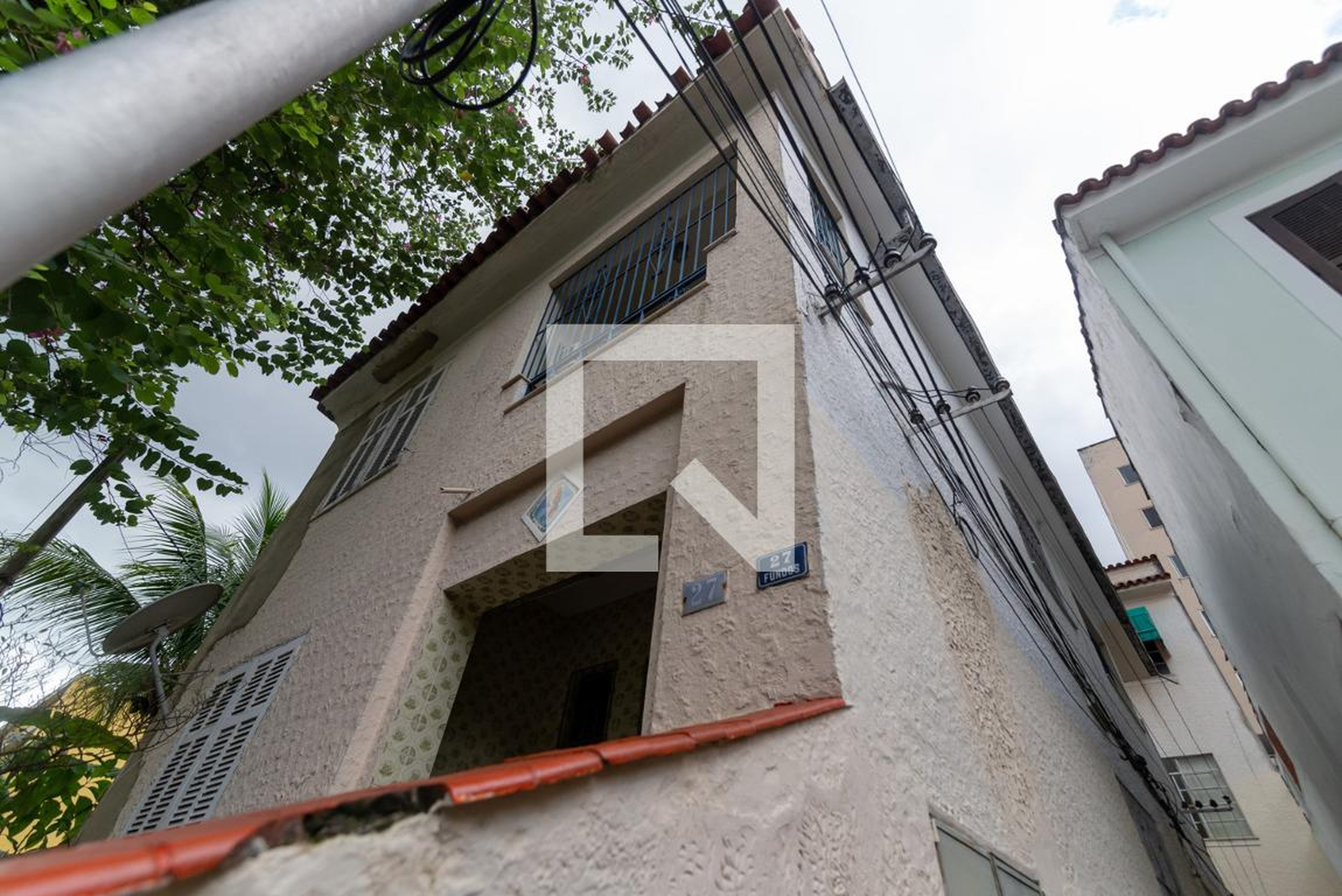 Fachada Condomínio em Rua Bambuí, 27