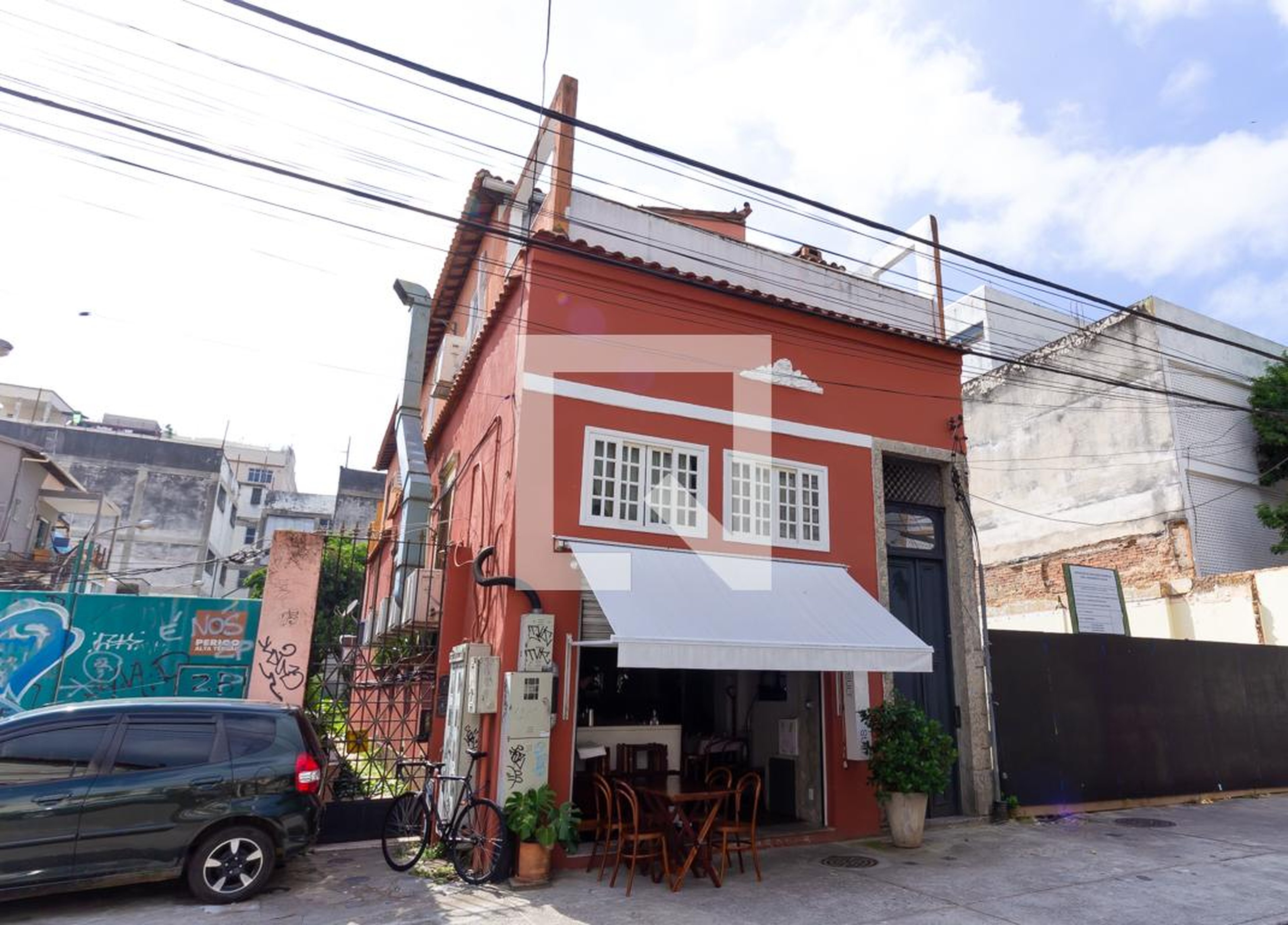 Fachada Condomínio em Rua Fernandes Guimarães, 77