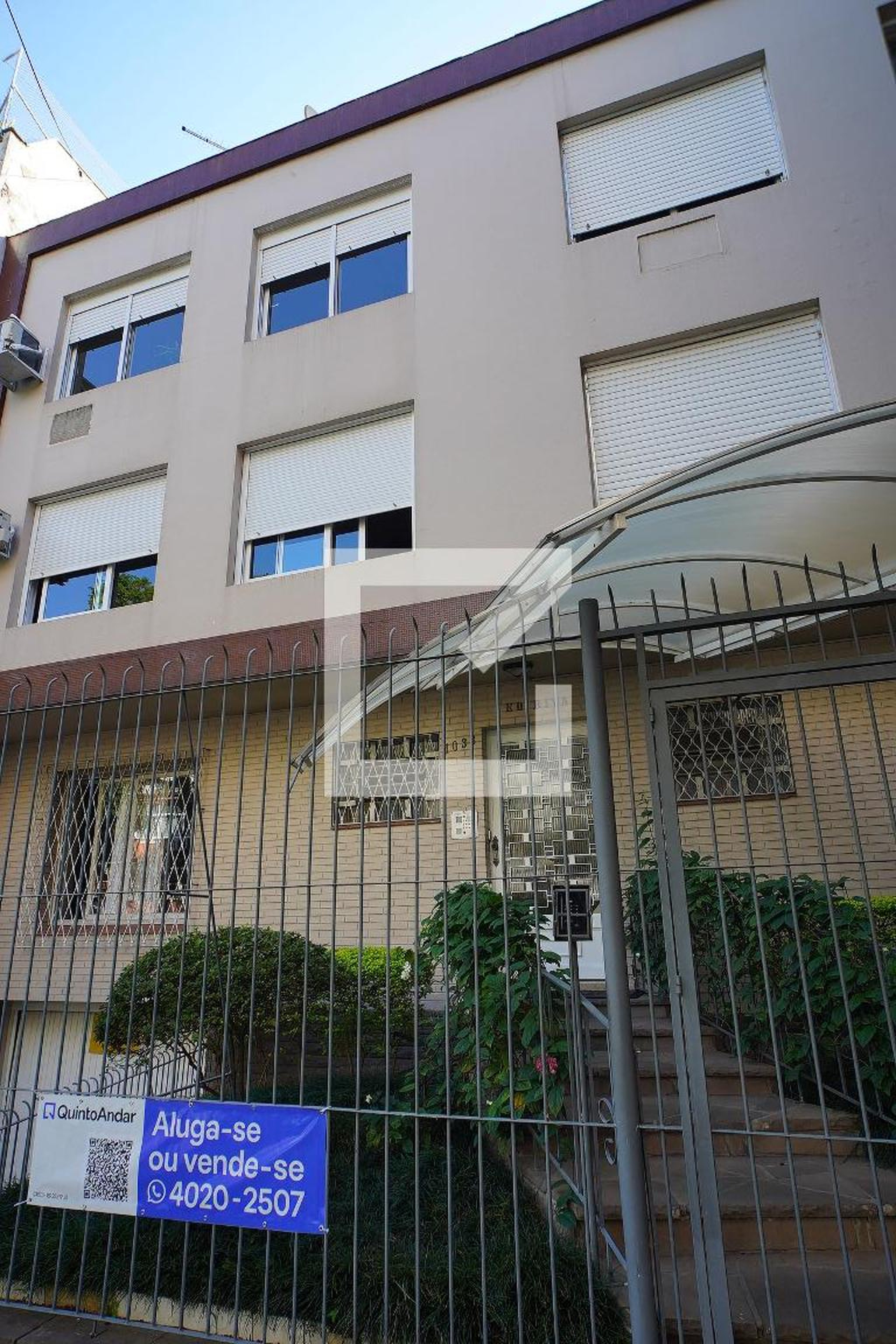 Fachada do Condomínio Condomínio em Rua Garibaldi, 1033