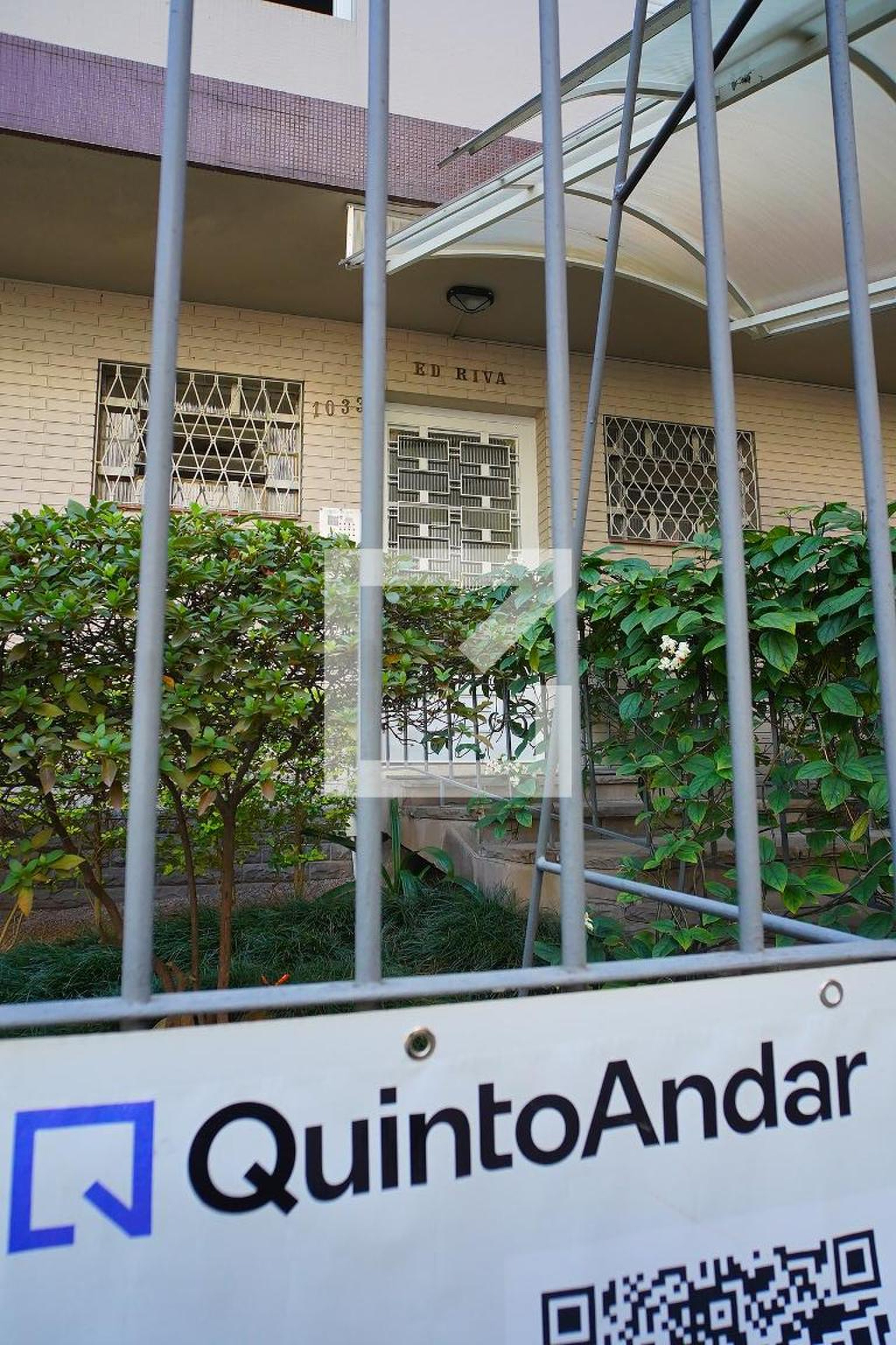 Fachada do Condomínio Condomínio em Rua Garibaldi, 1033