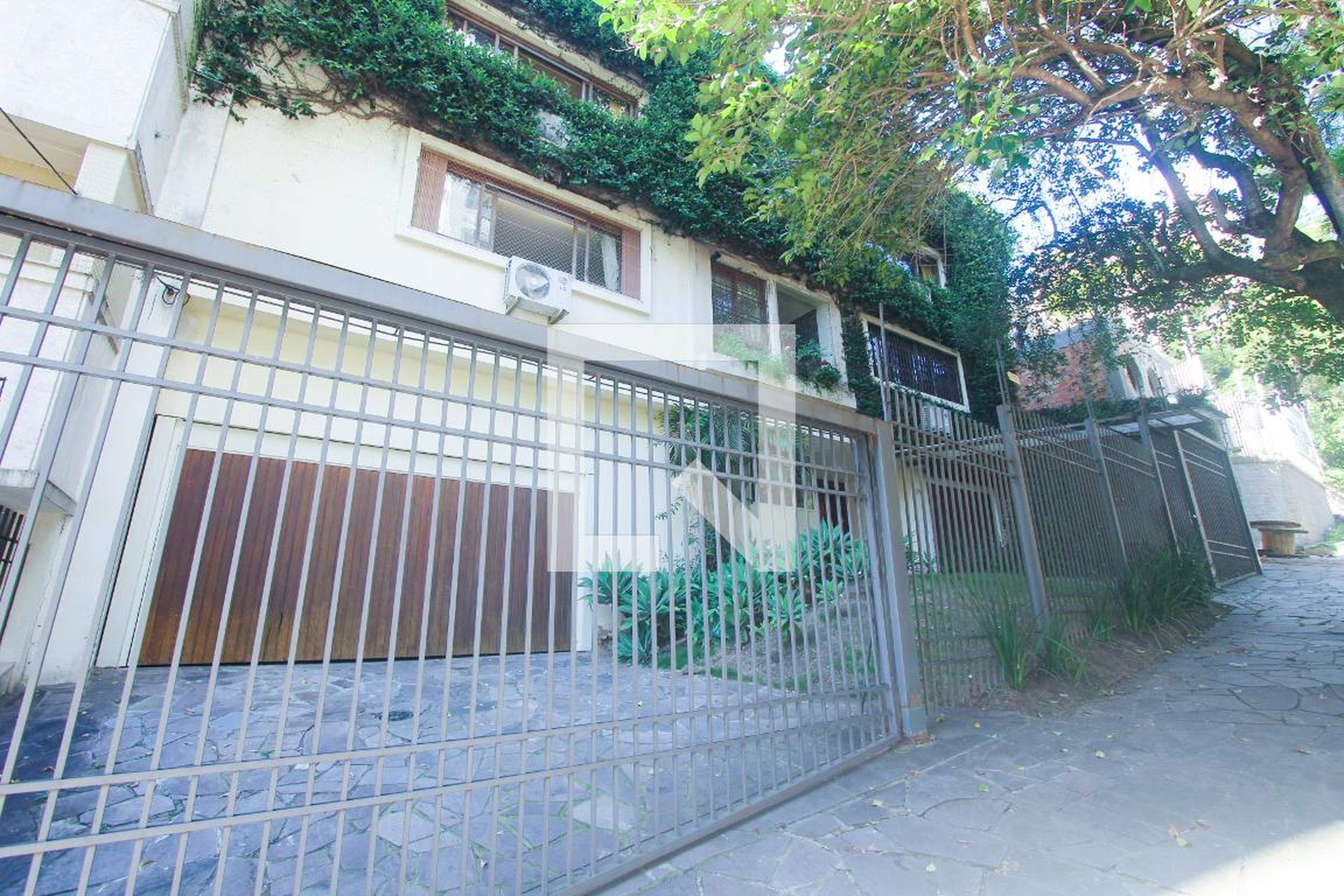 FACHADA Condomínio em Rua Almirante Abreu, 270