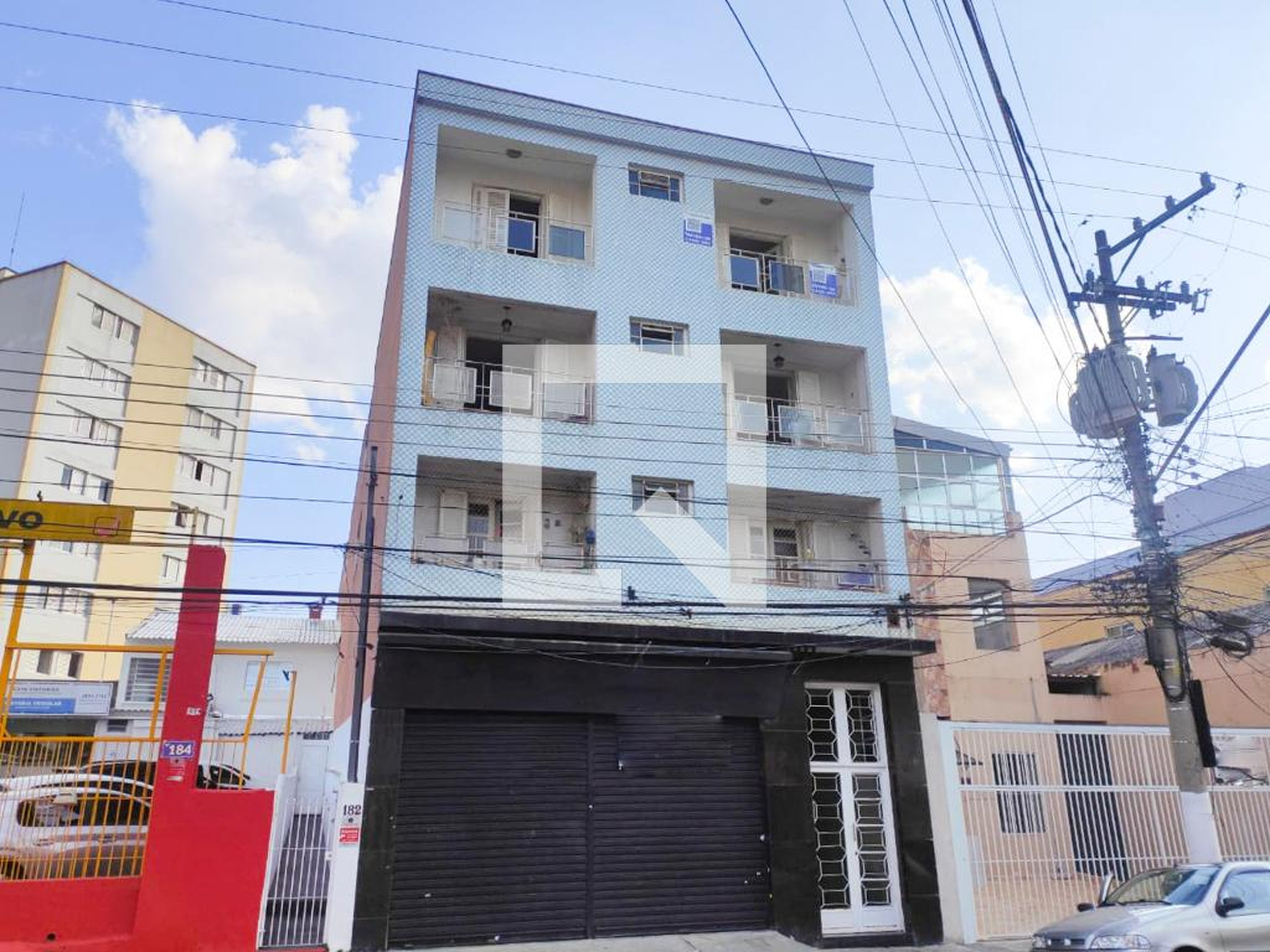 Fachada Condomínio em Rua Henrique Dumont, 393