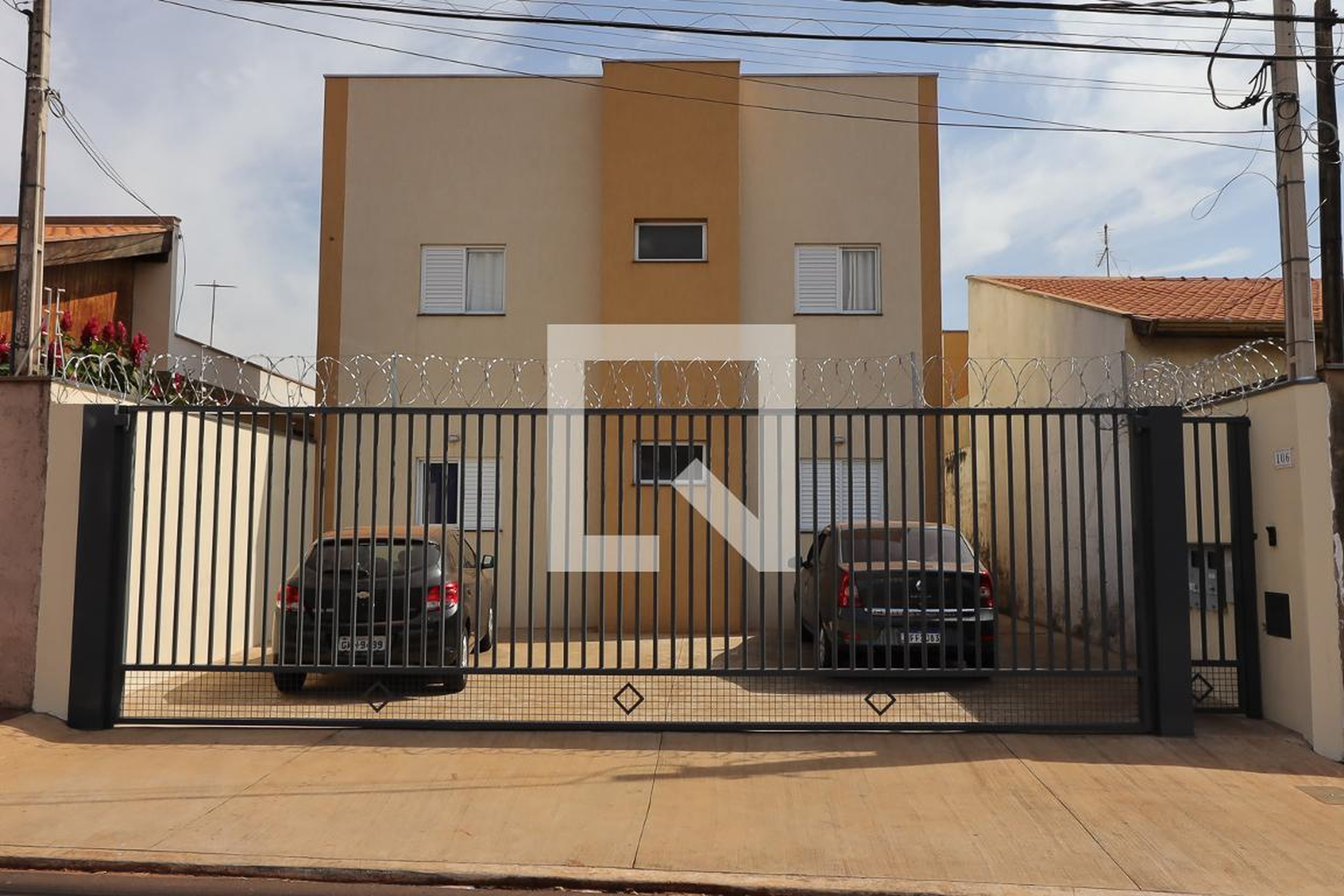 Fachada Condomínio em Rua Maria da Conceição Quintella da Cunha, 106