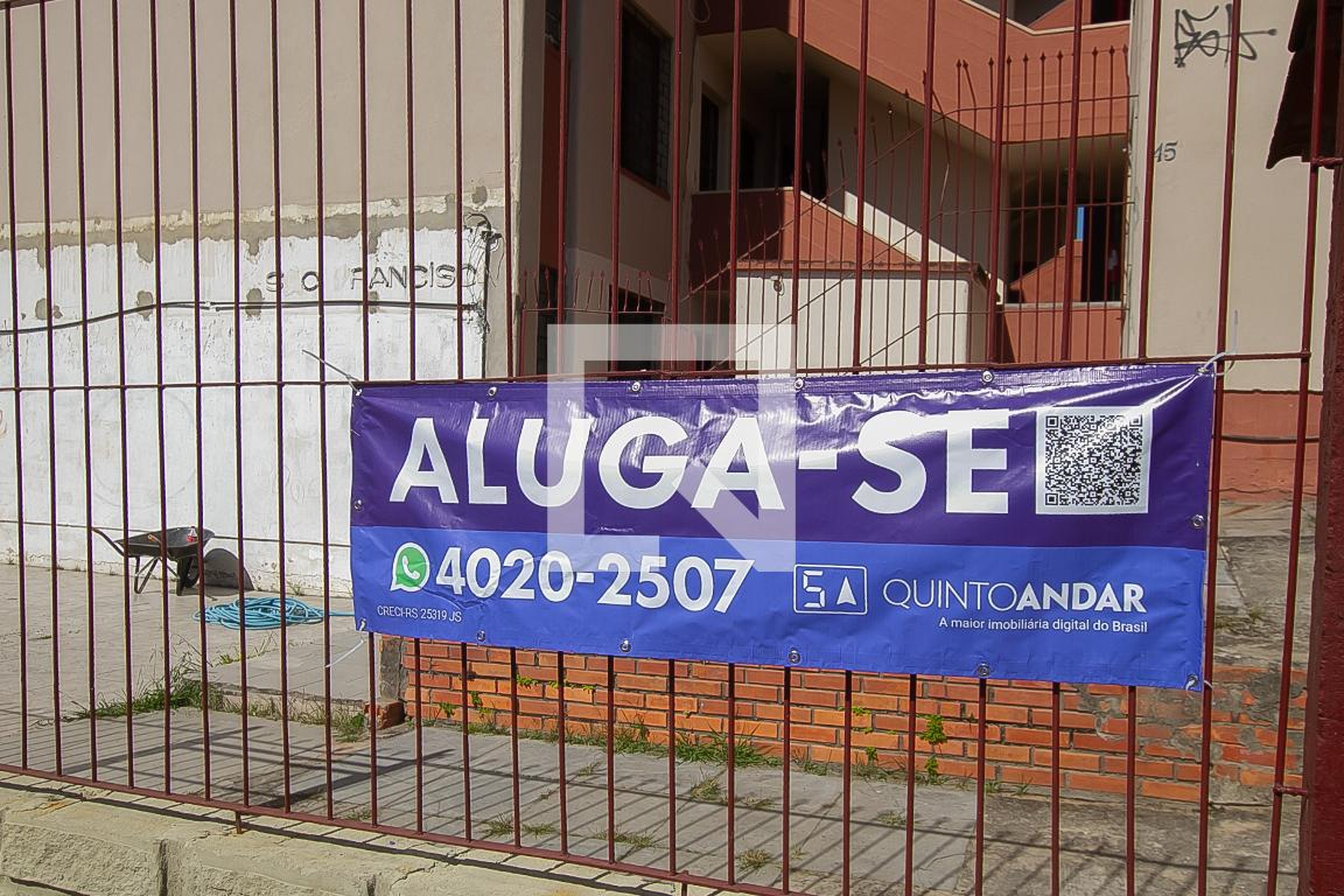 Fachada Condomínio em Rua Oscar Ferreira, 45