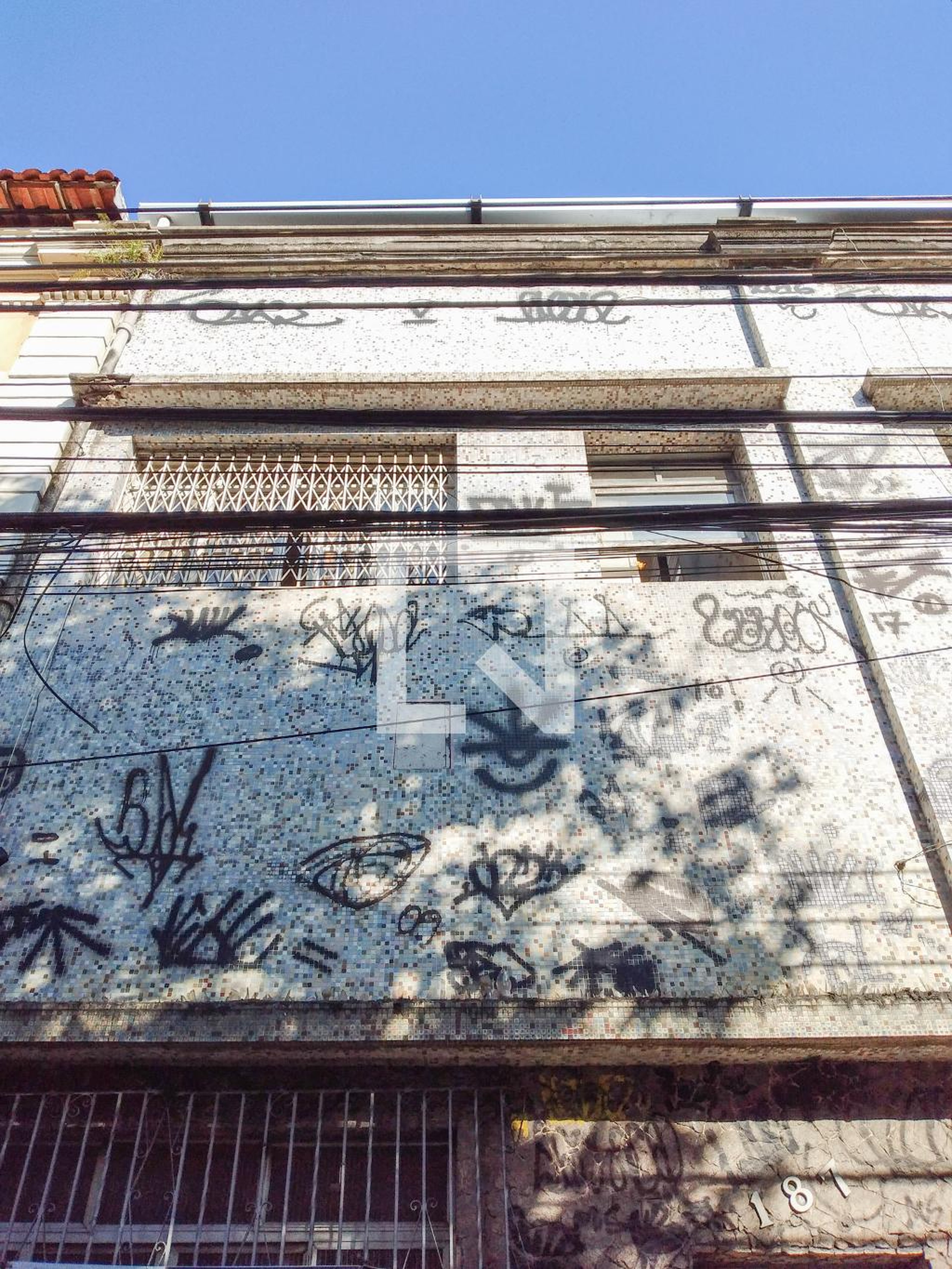 Fachada Condomínio em Rua Maxwell, 187