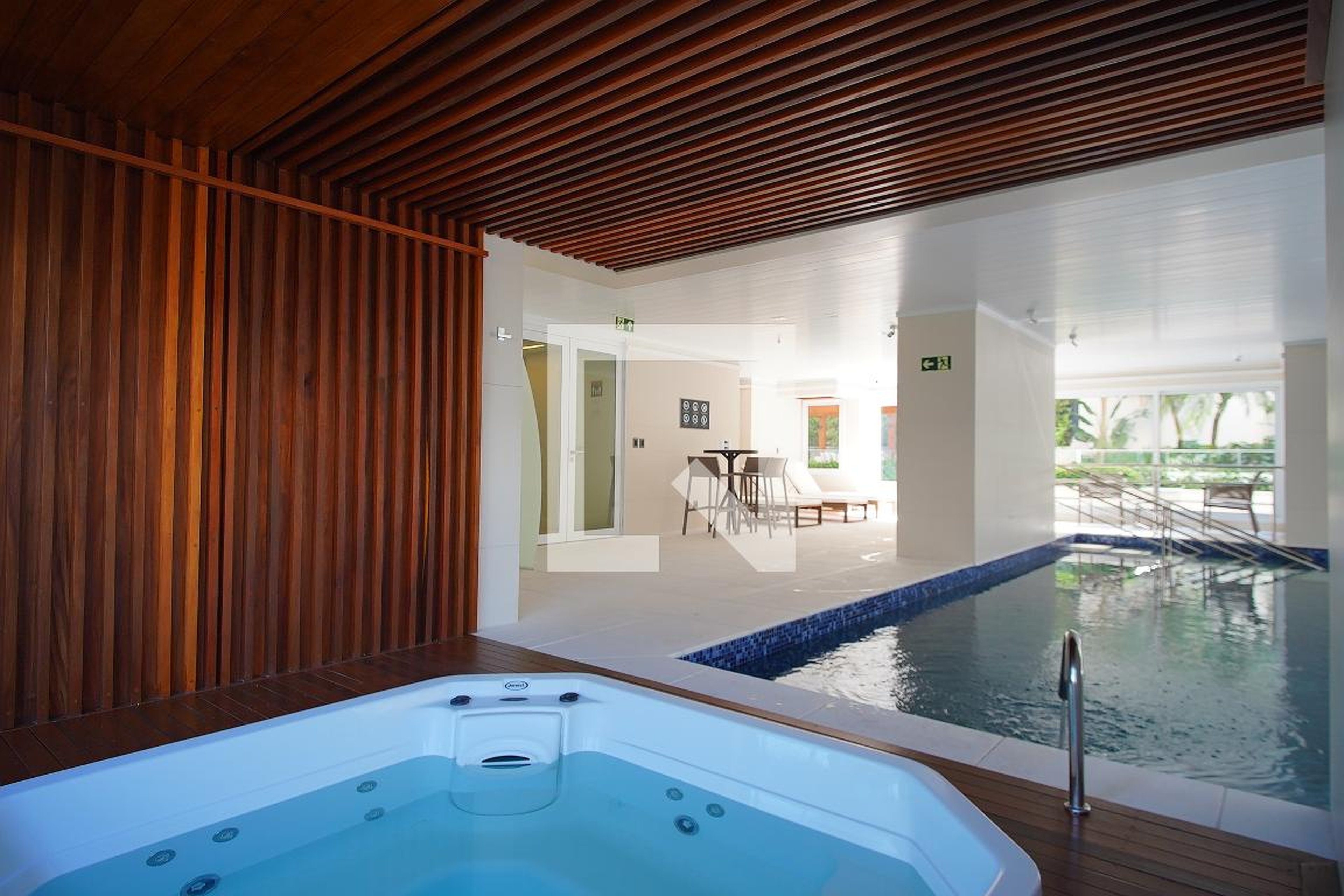 Piscina Coberta - Bentley