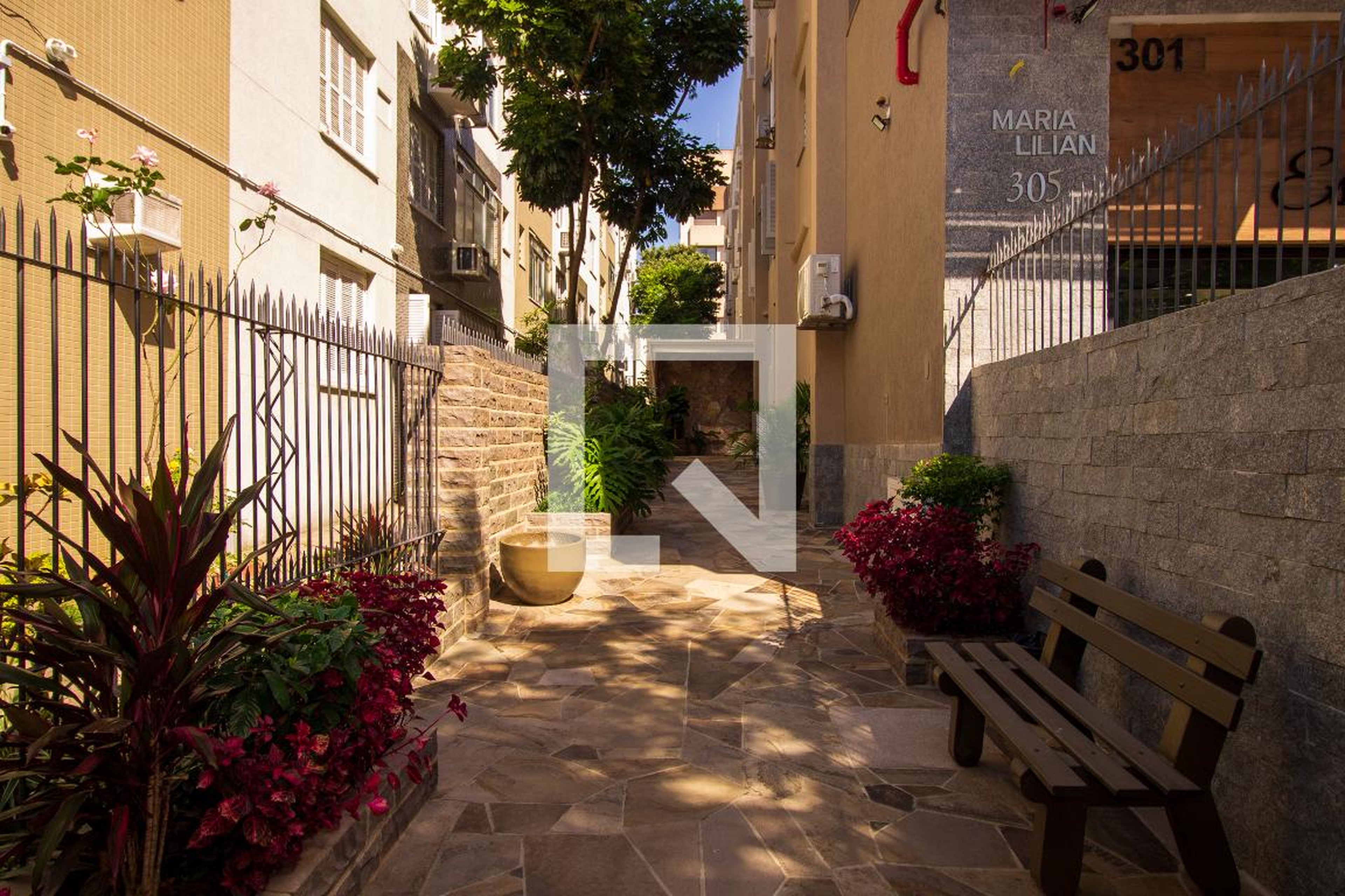 Fachada do Prédio Condomínio em Rua Santana, 305