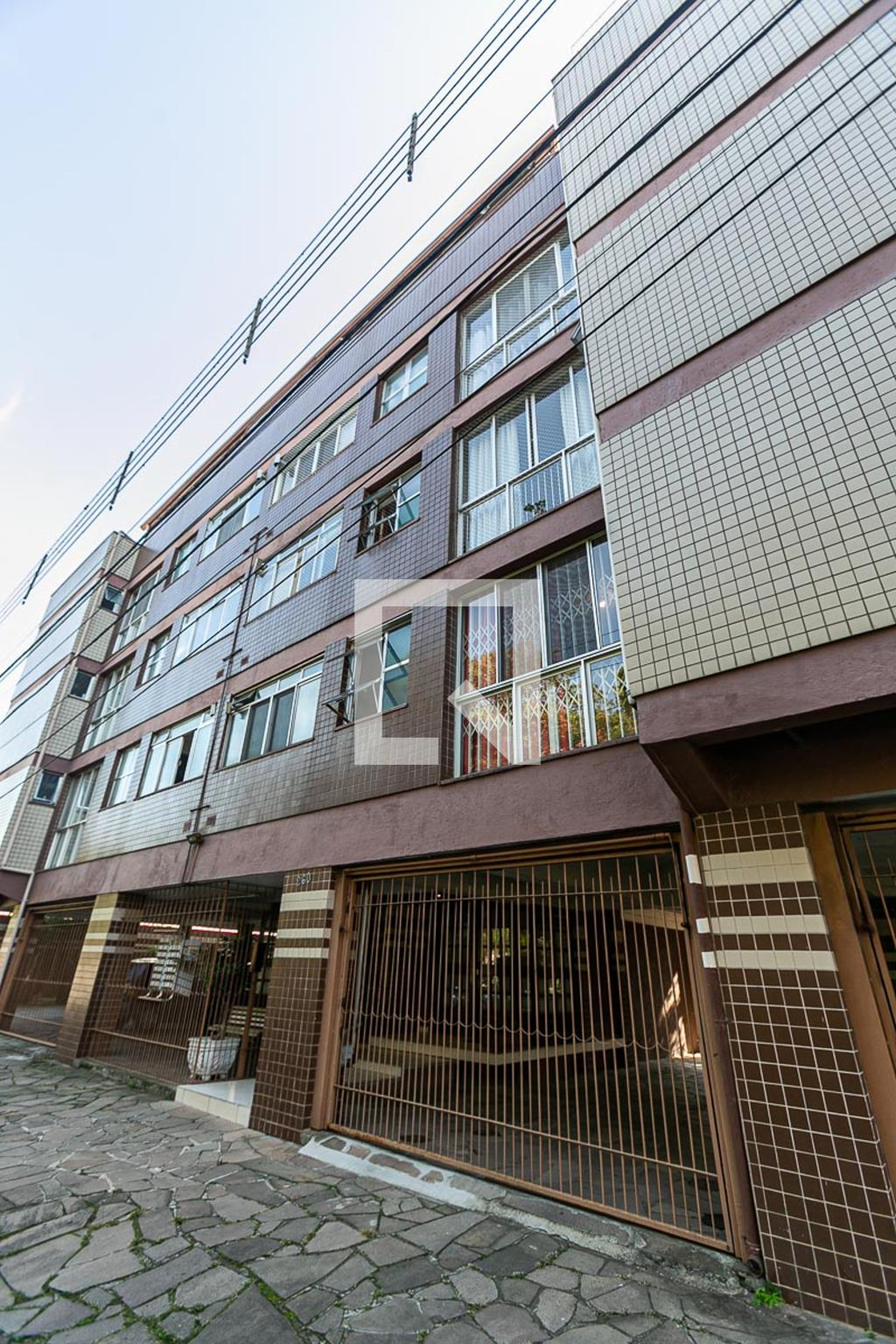 Fachada Condomínio em Rua Professor Guerreiro Lima, 260