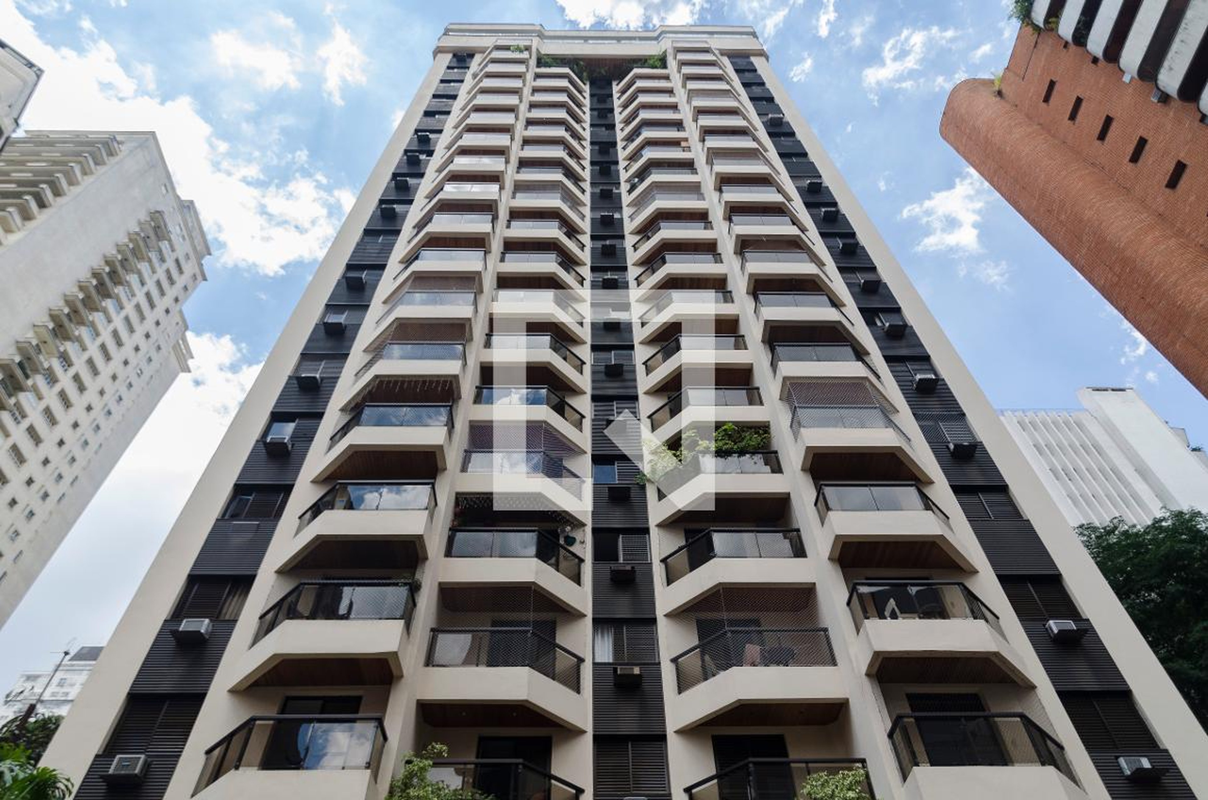 Fachada Condomínio em Alameda Franca, 594