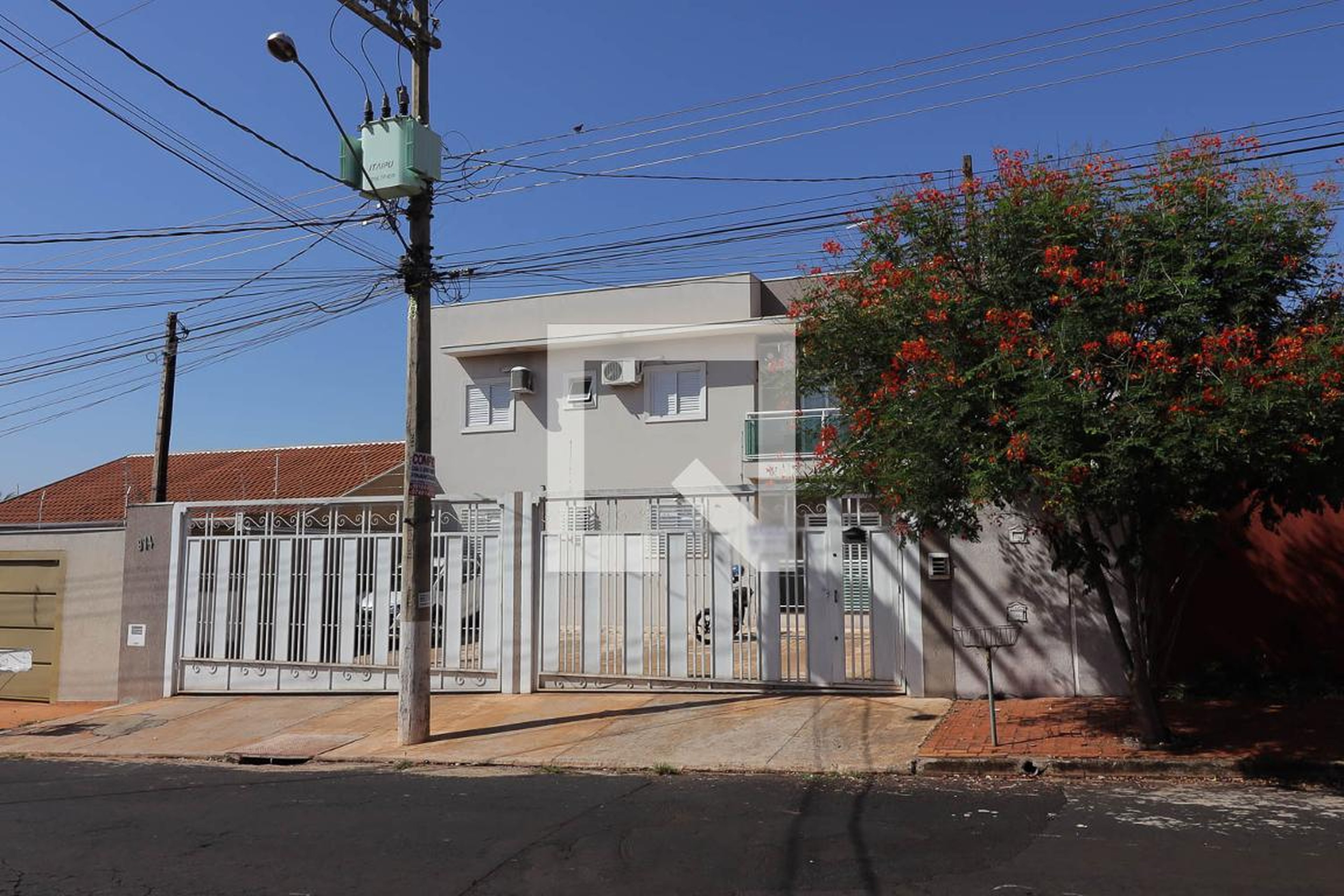 Fachada Condomínio em Rua Salvador Di Fázio Filho, 974