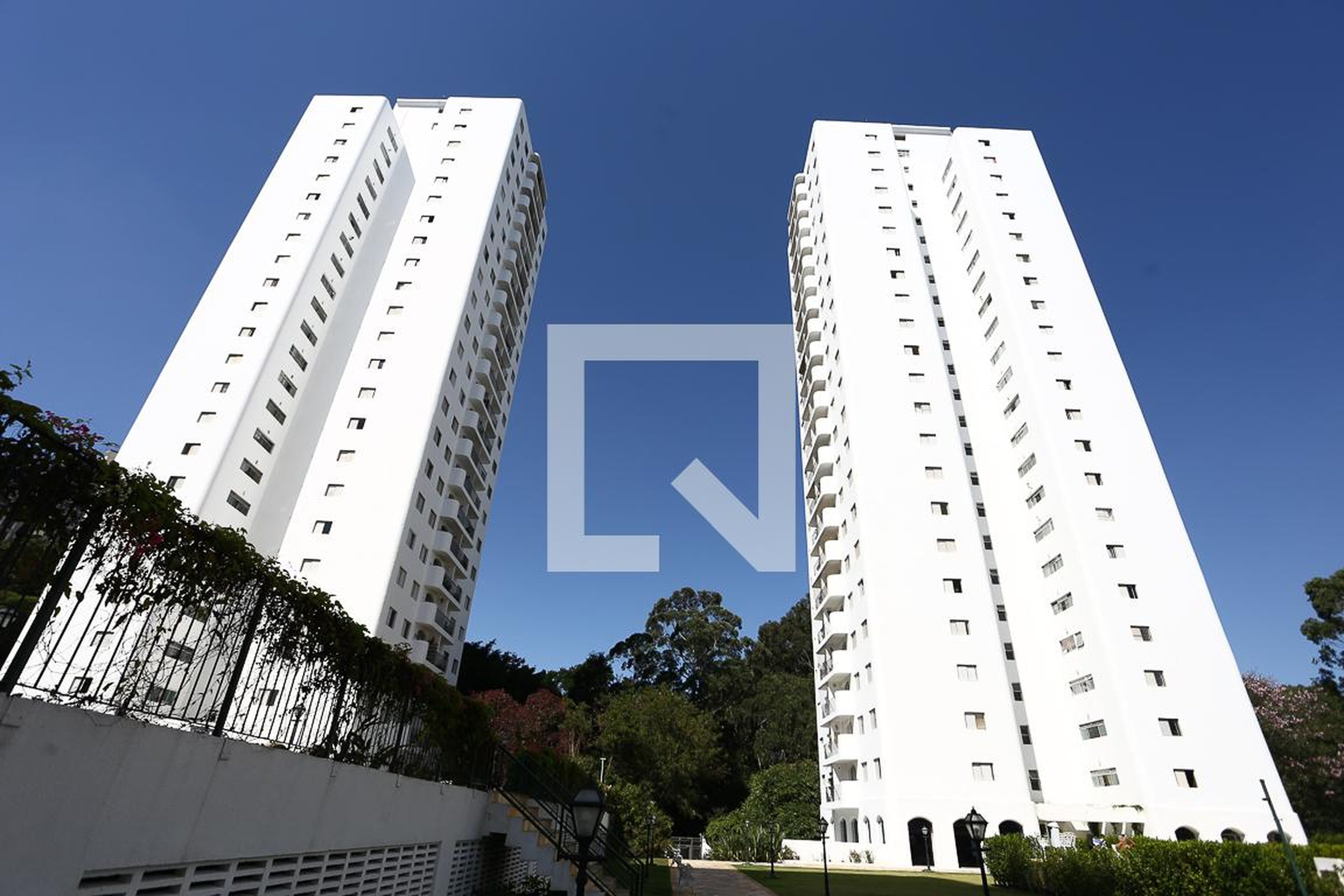 Fachada do Condomínio Condomínio Alto do Morumbi