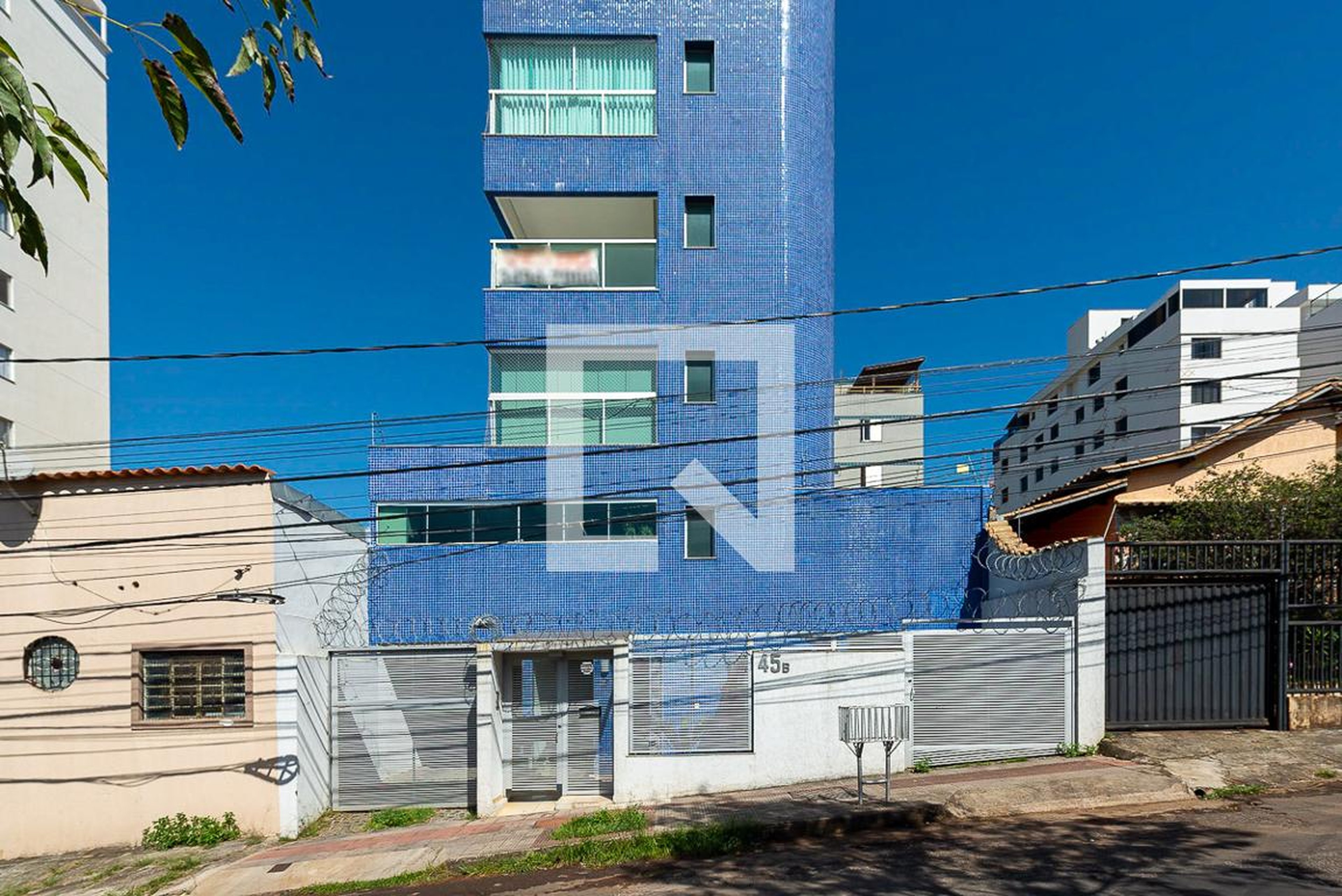 Fachada Condomínio em Rua Professor Almeida Cunha, 45