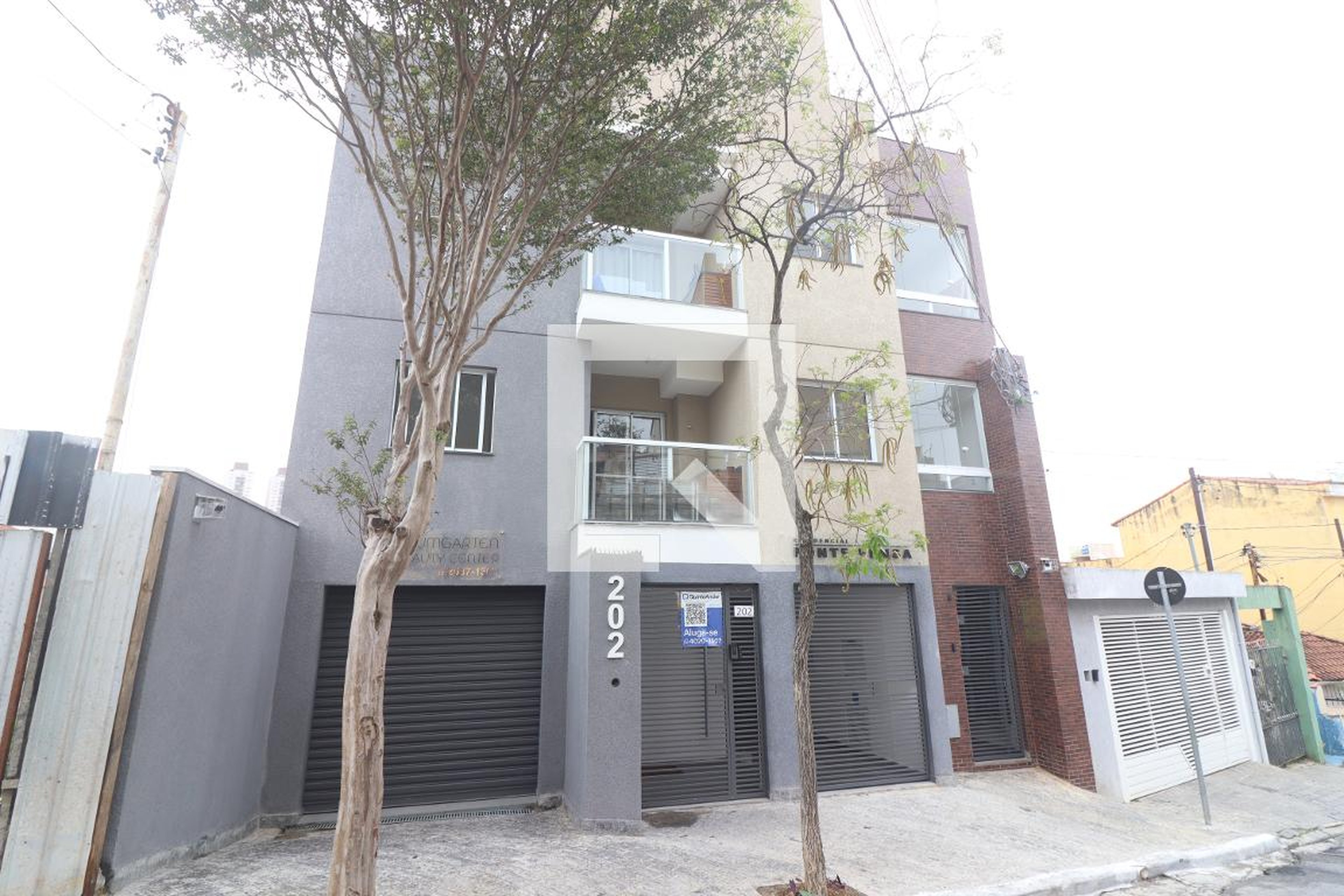 Fachada Condomínio em Rua Ponte Pensa, 202