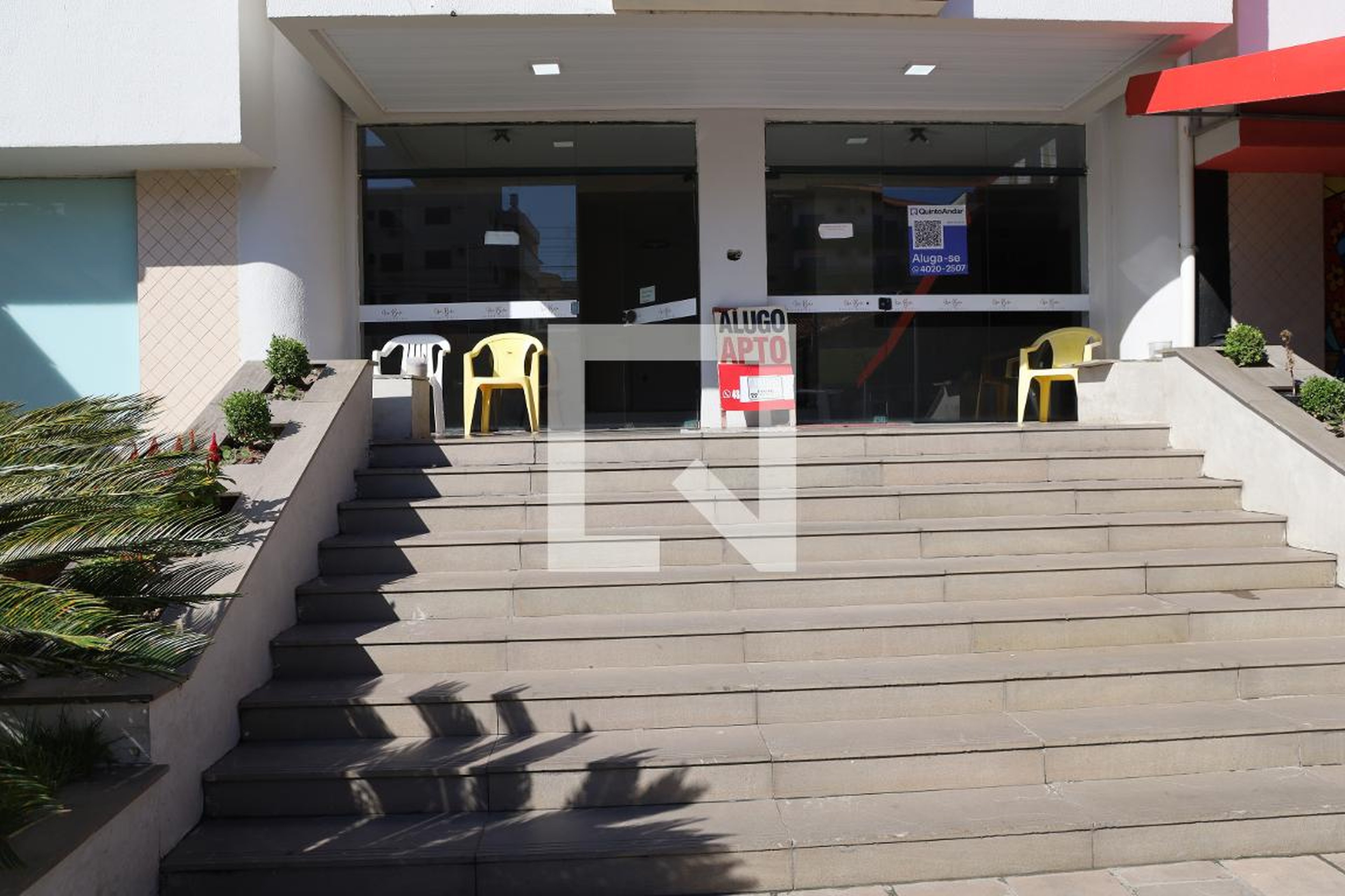 Fachada Condomínio em Rua Madre Maria Villac, 1476