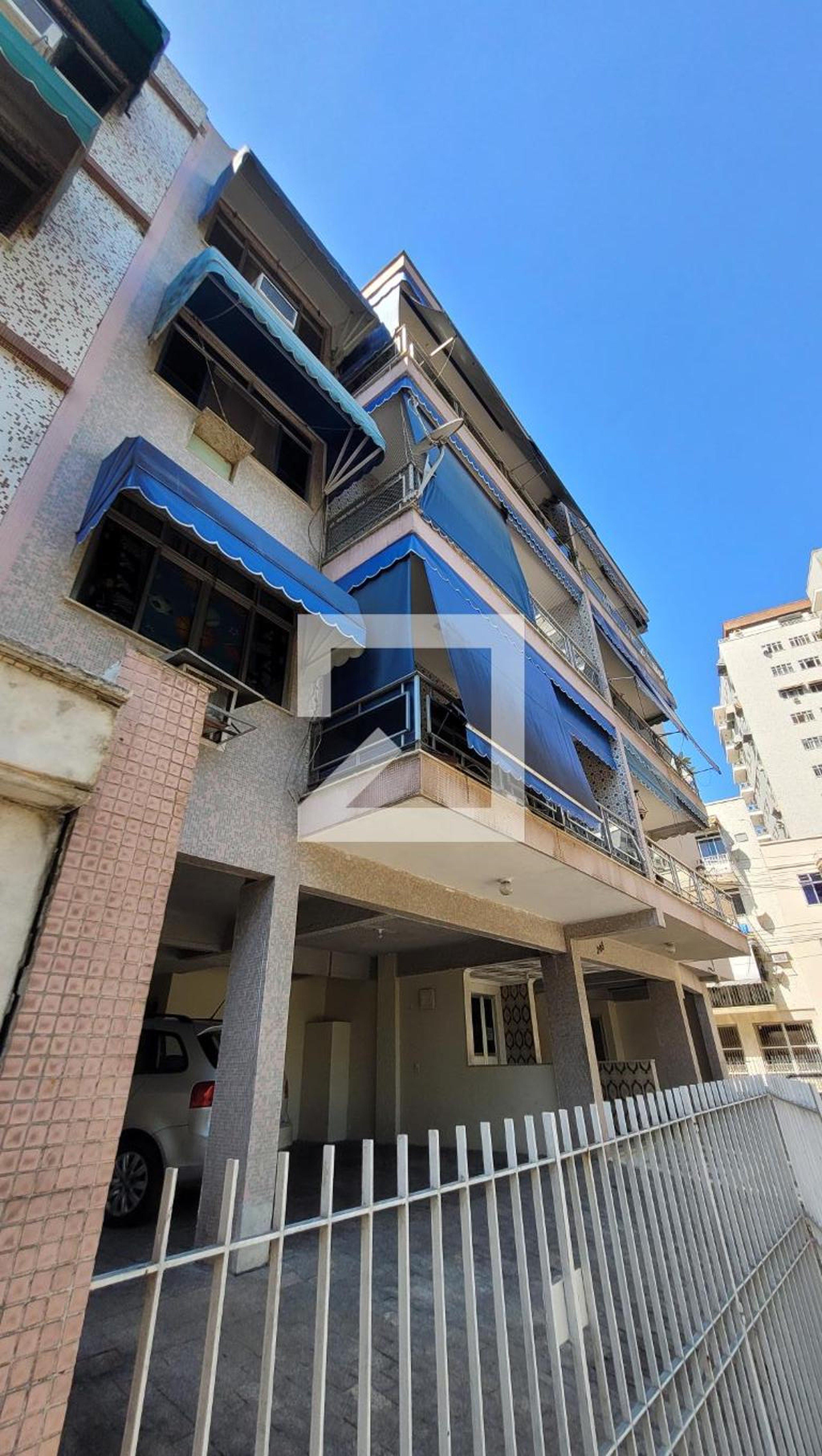 Fachada Condomínio em Rua Erastotenes Frazão, 205