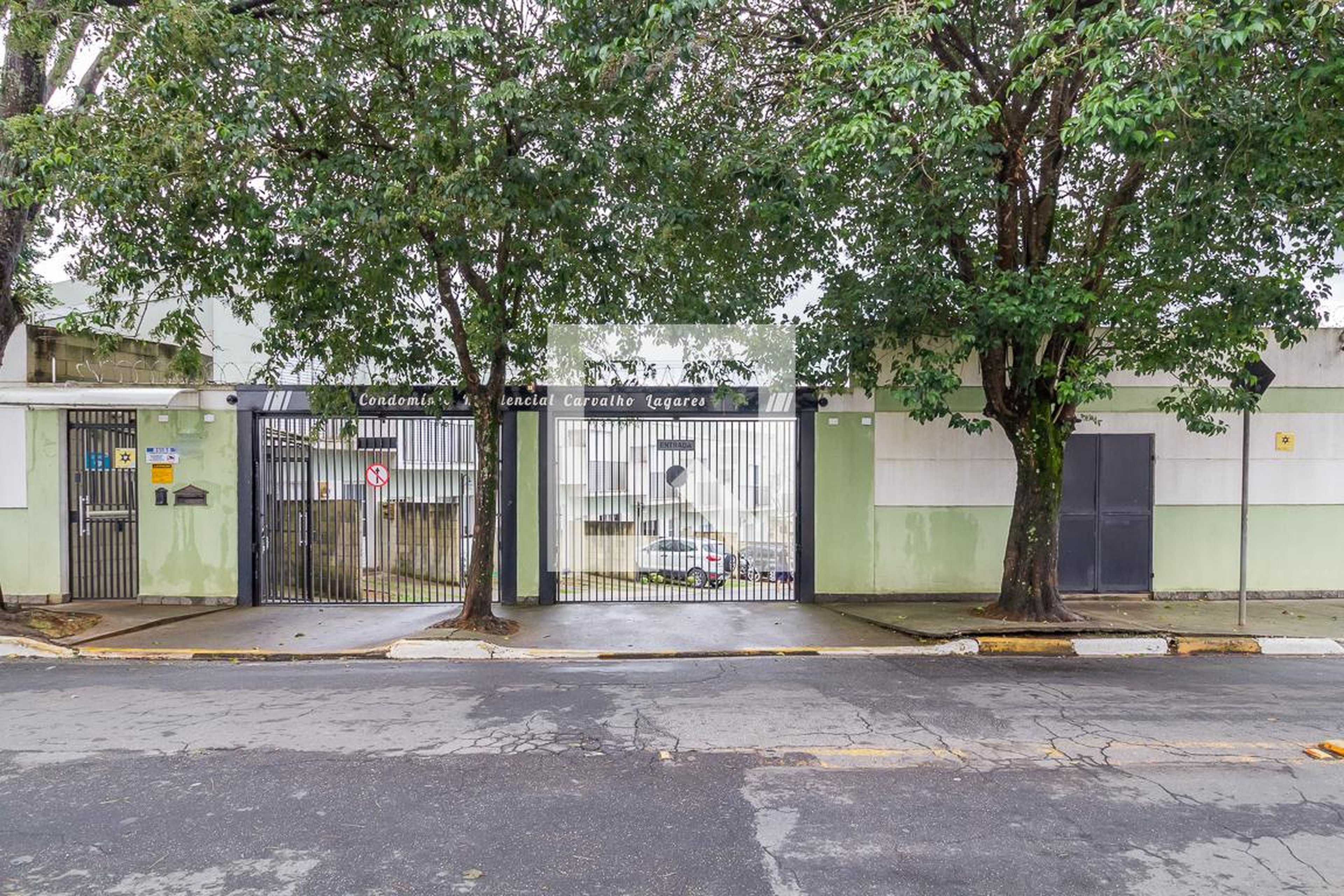 Fachada do Condomínio Condomínio em Rua João Pekny, 557