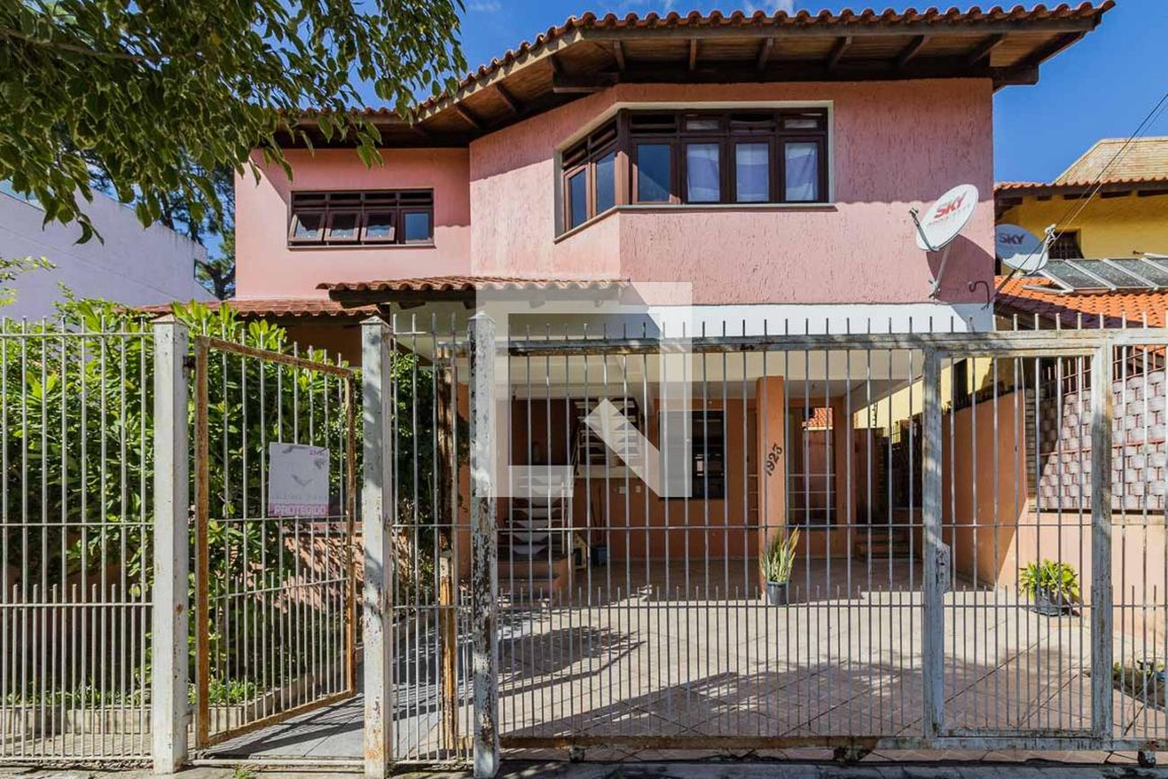 Fachada Condomínio em Rua Padre João Batista Reus, 1923