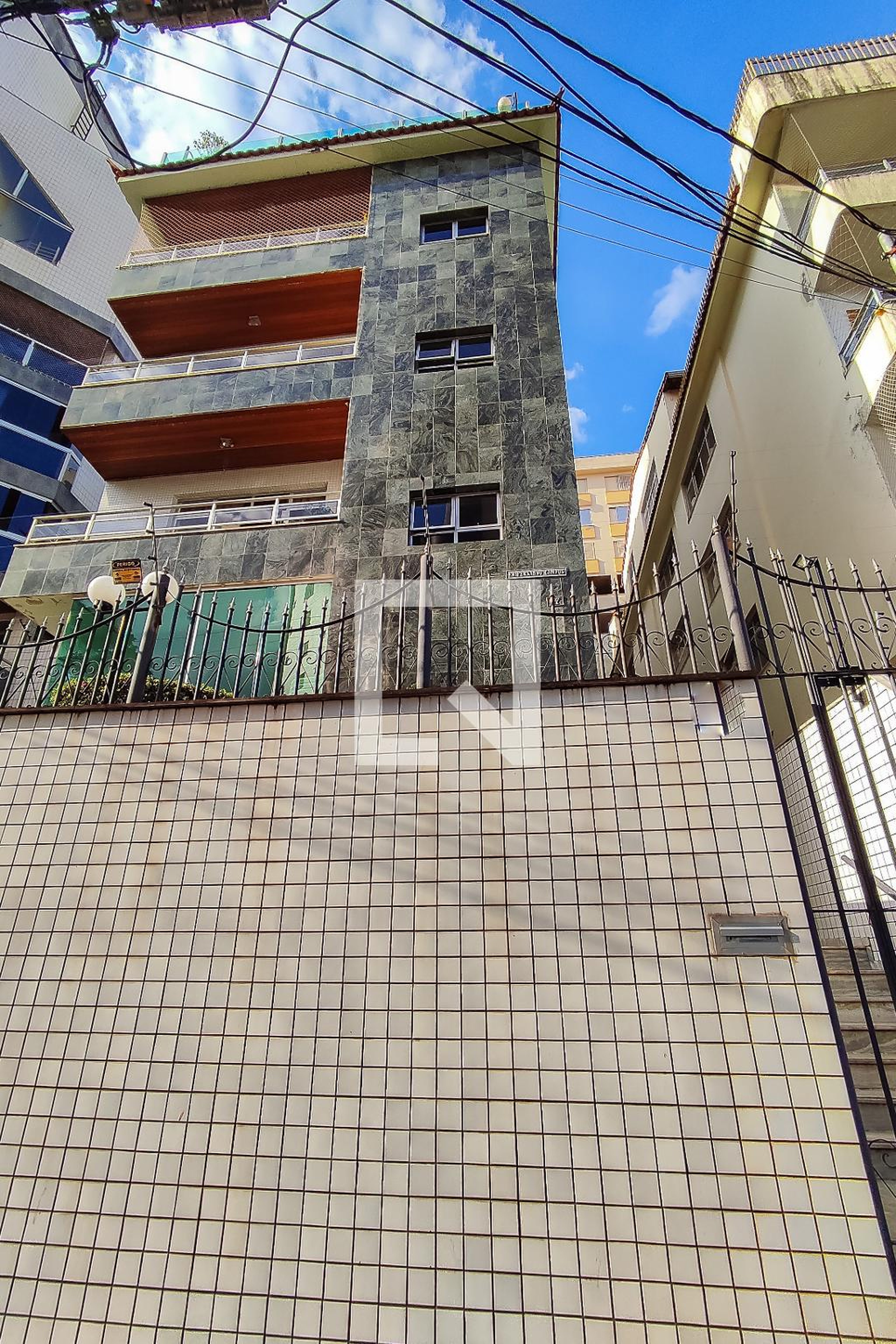 Fachada Condomínio em Rua Afonso Pena Júnior, 47