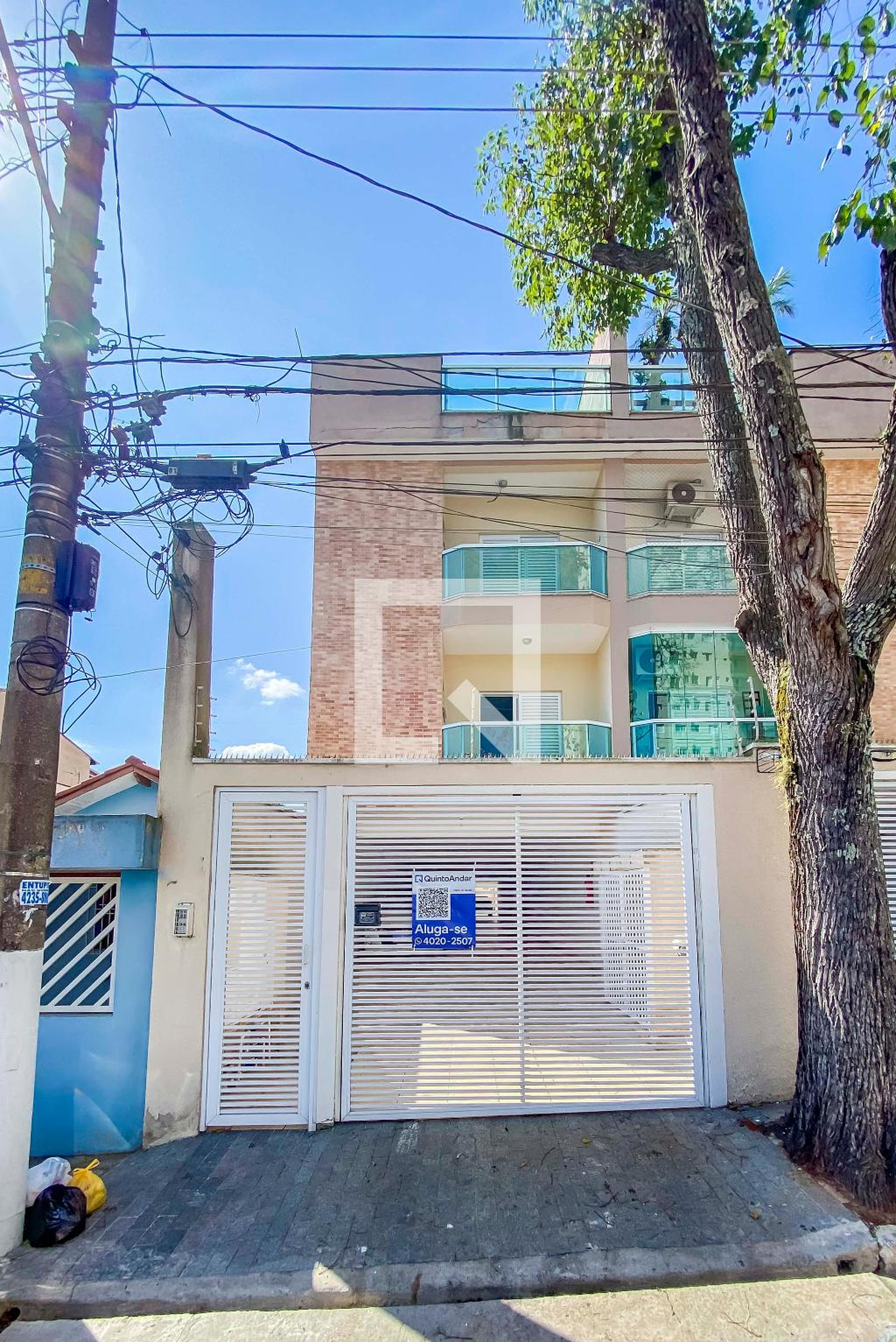 Fachada Condomínio em Rua Cristóvão Colombo, 243