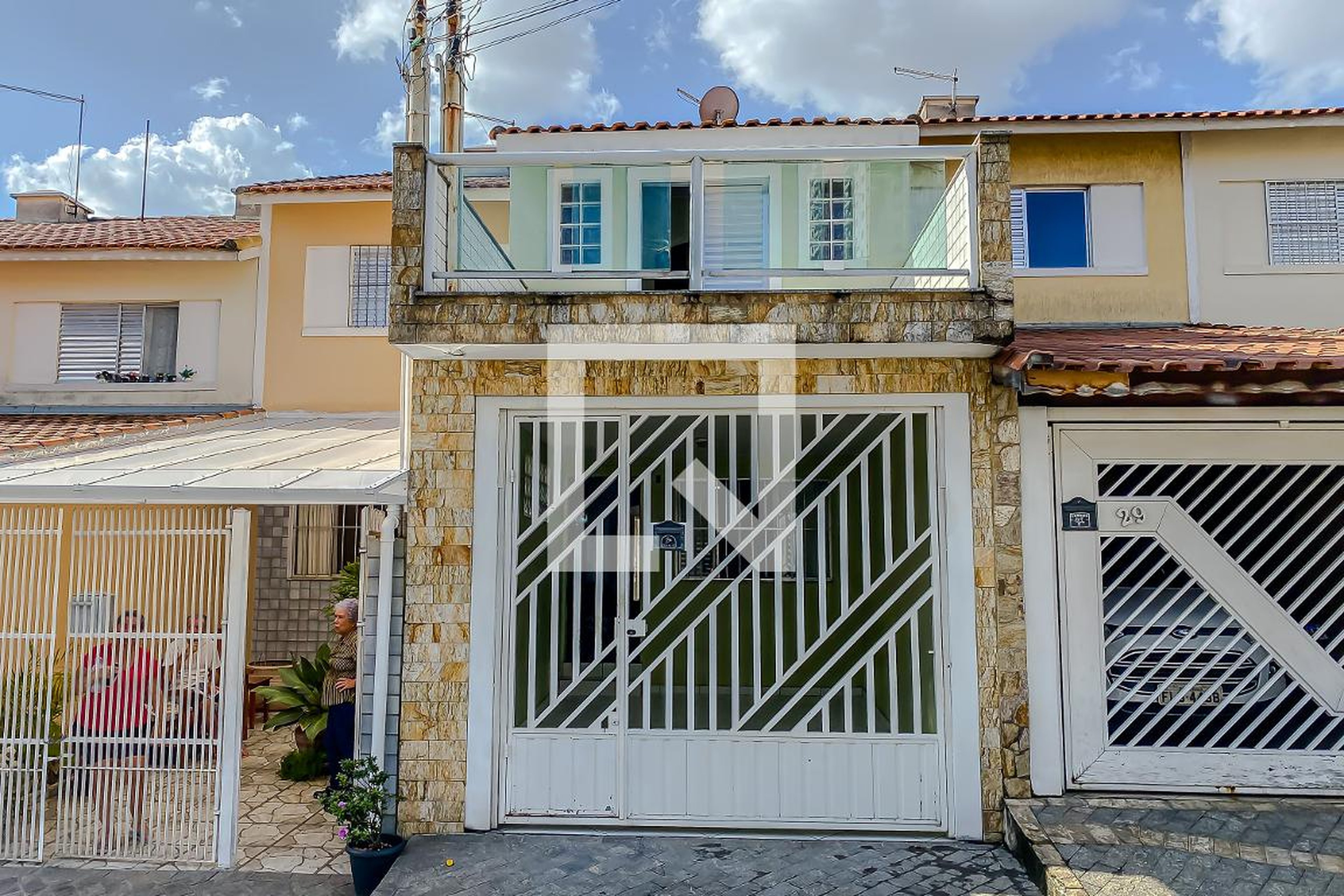 Fachada Condomínio em Rua Honório Pena, 27