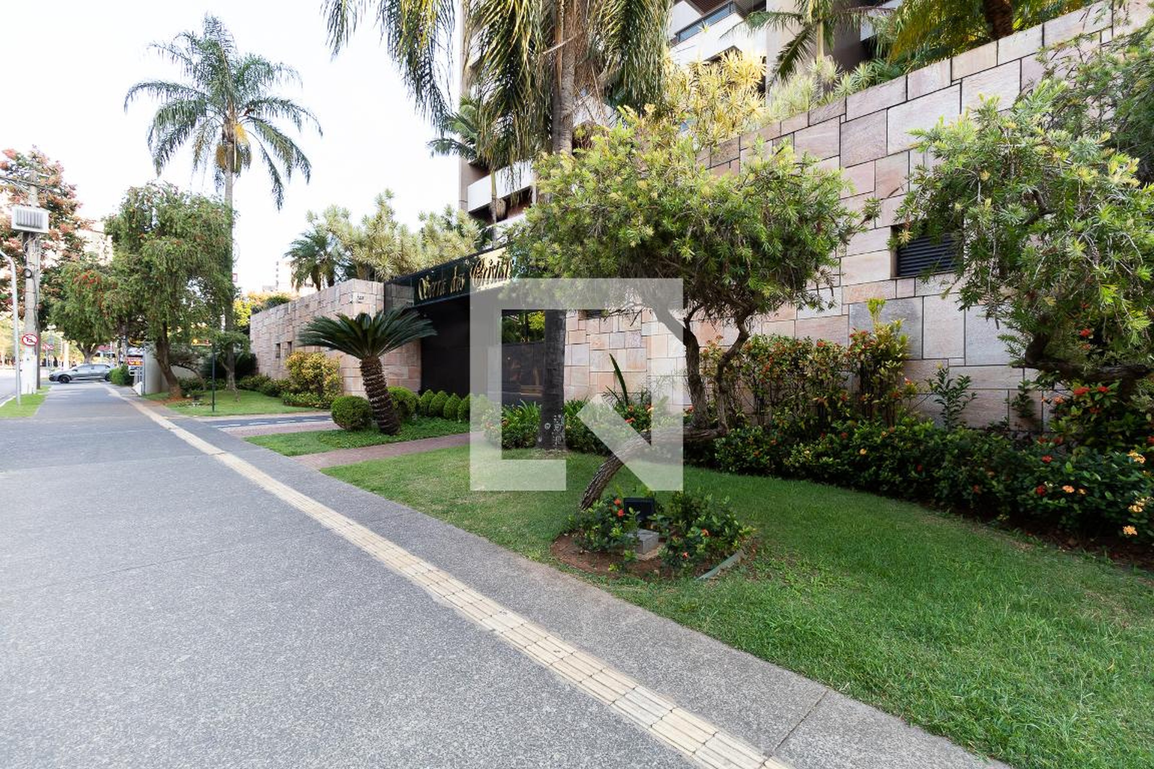 Fachada do Condomínio Condomínio Serra dos Cristais