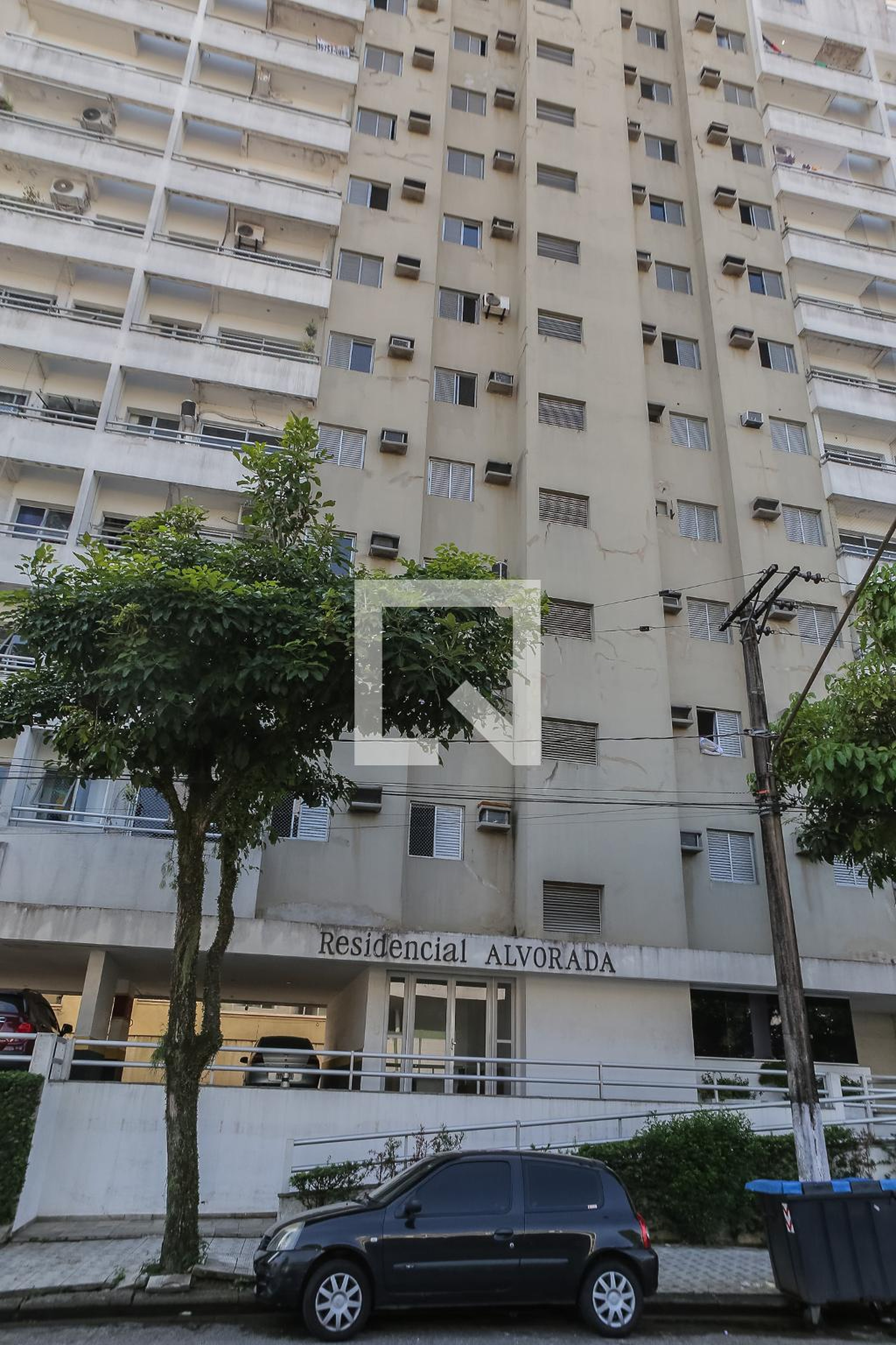 Fachada Condomínio em Rua Pérsio de Queiroz Filho, 45