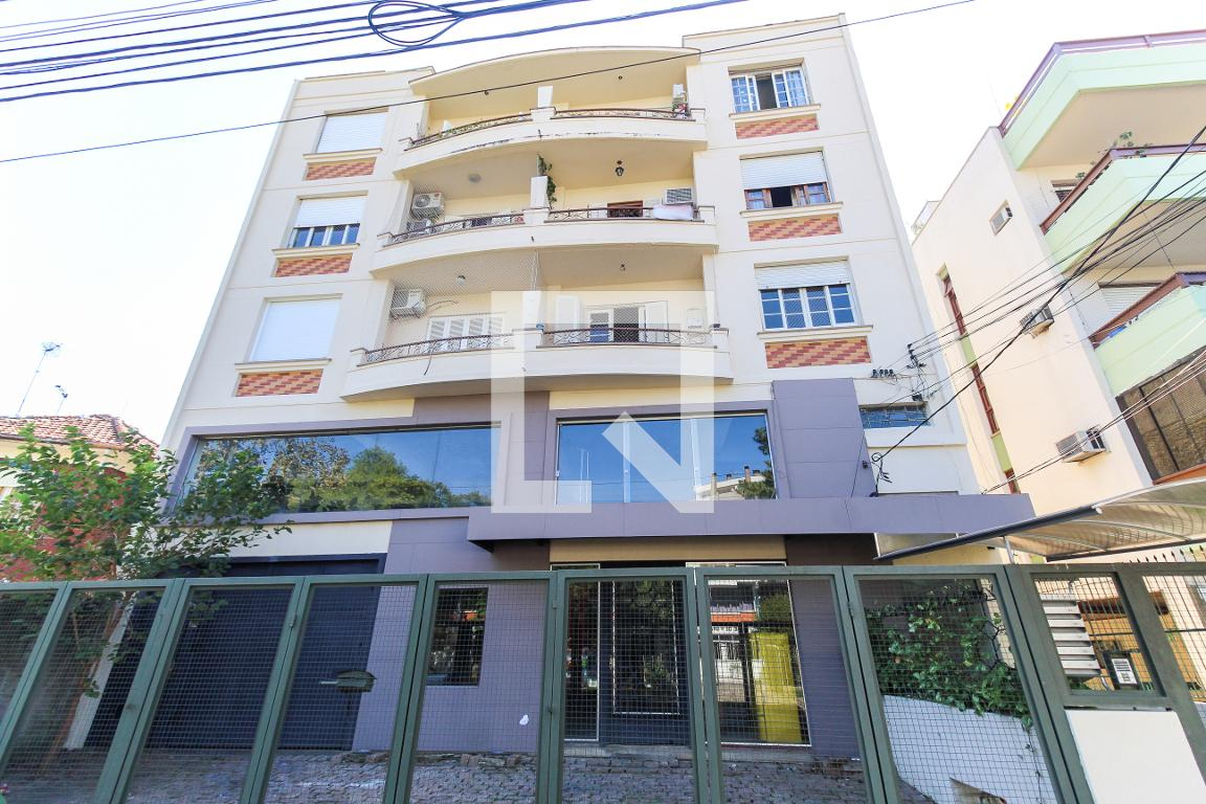 Fachada Condomínio em Rua Olinda, 118