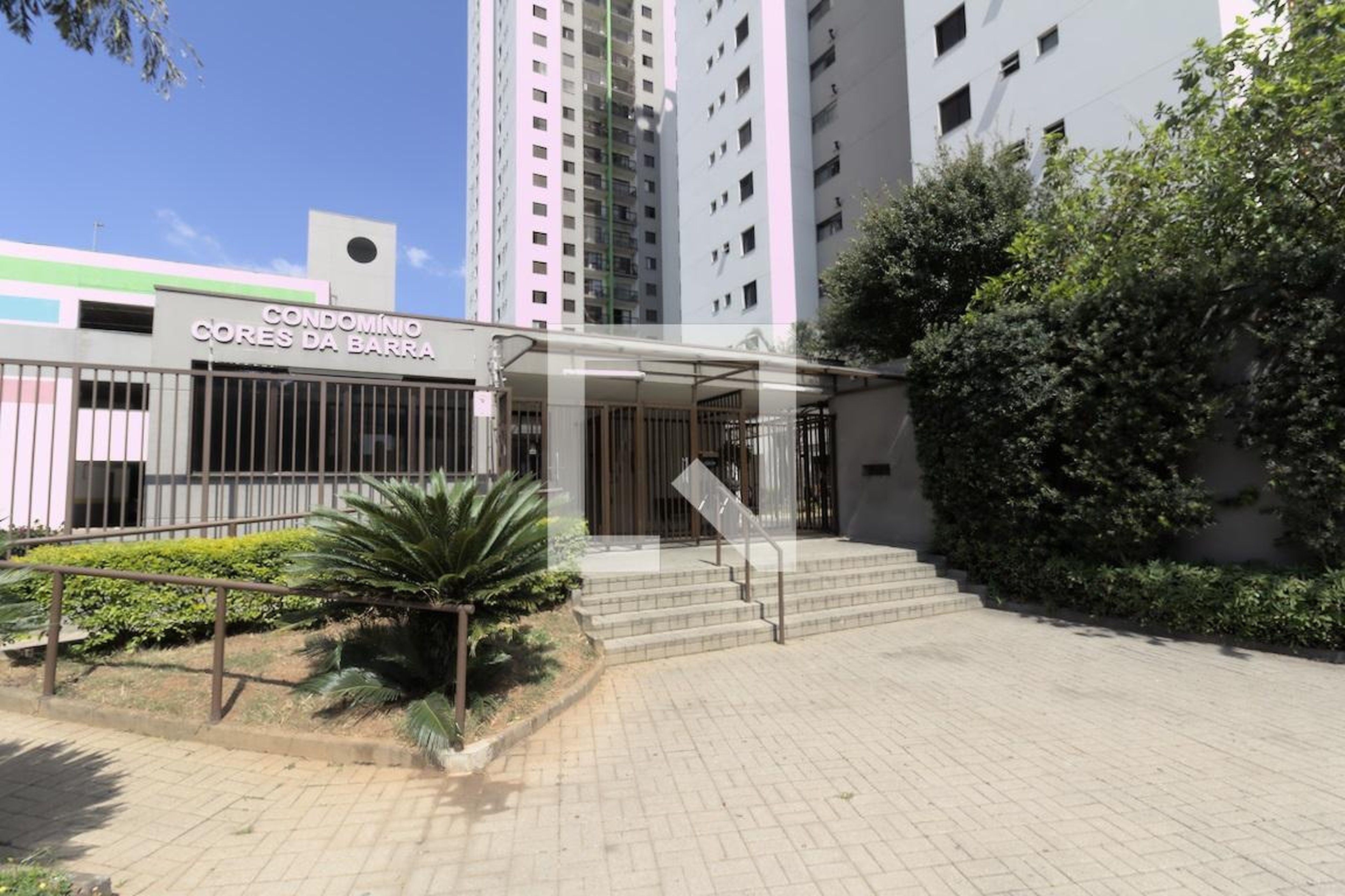 Fachada Condomínio em Rua Cônego Vicente Miguel Marino, 235