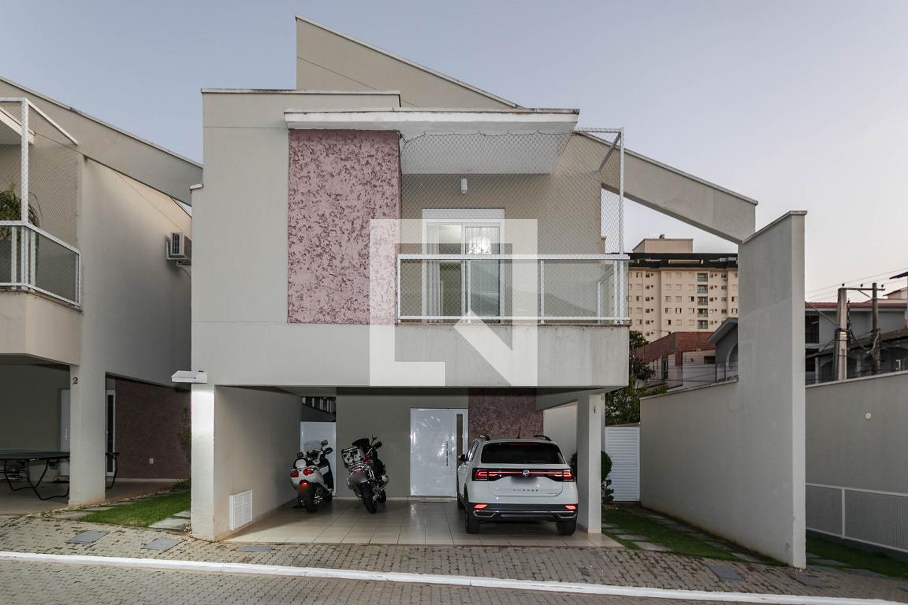 Fachada Condomínio em Rua Sérgio Plaza, 1177