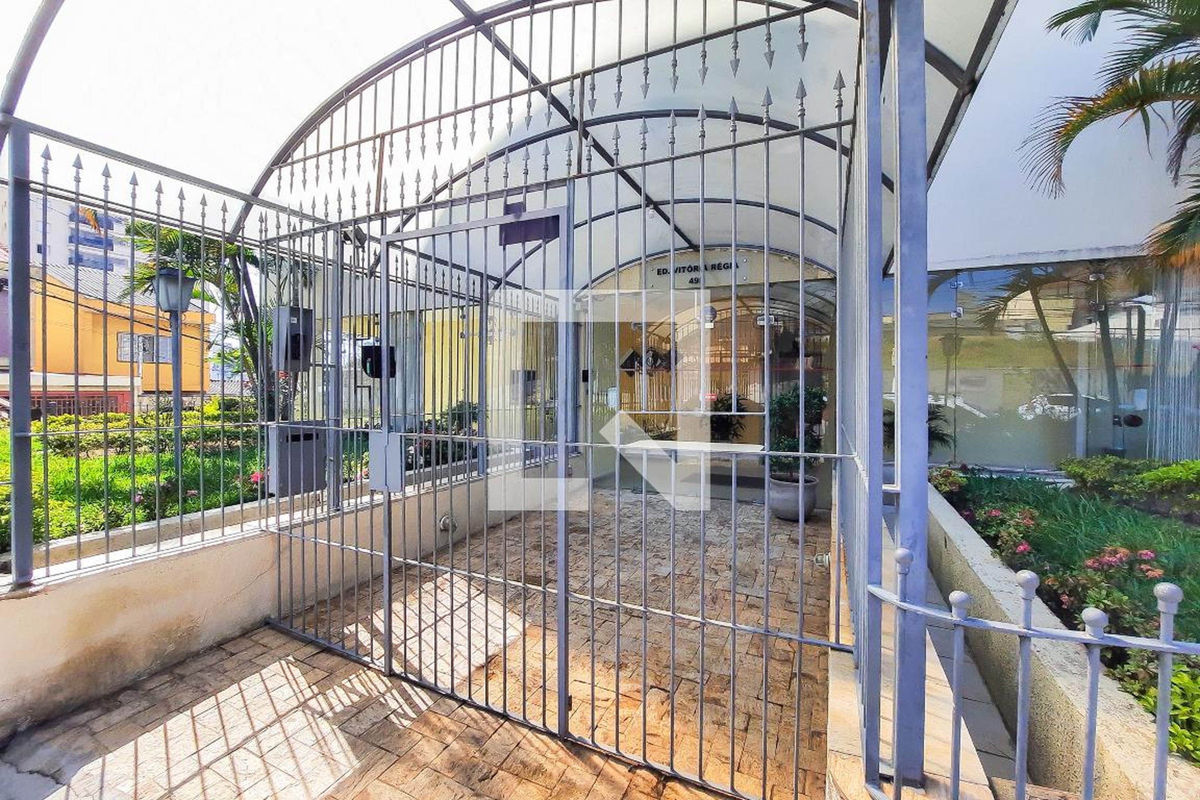 Fachada do Condomínio Condomínio Vitória Régia