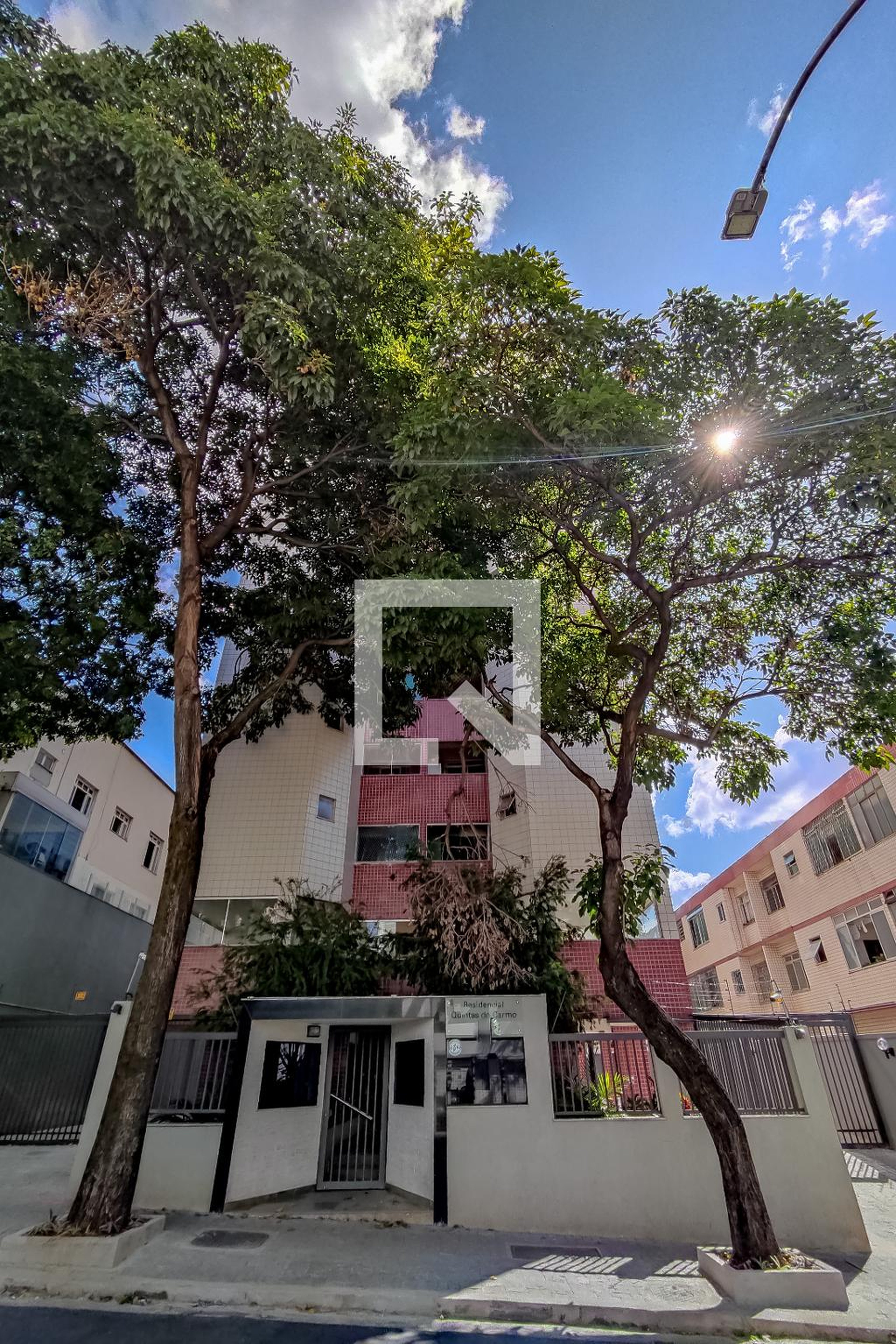 Fachada Condomínio em Rua Grão Mogol, 274