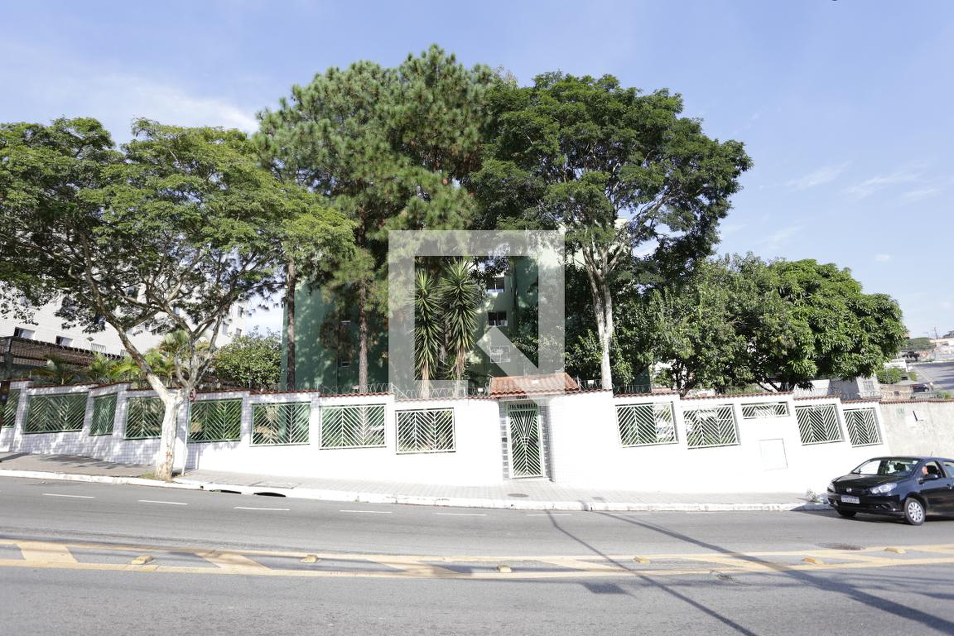 Fachada Condomínio em Avenida Waldemar Tietz, 1476