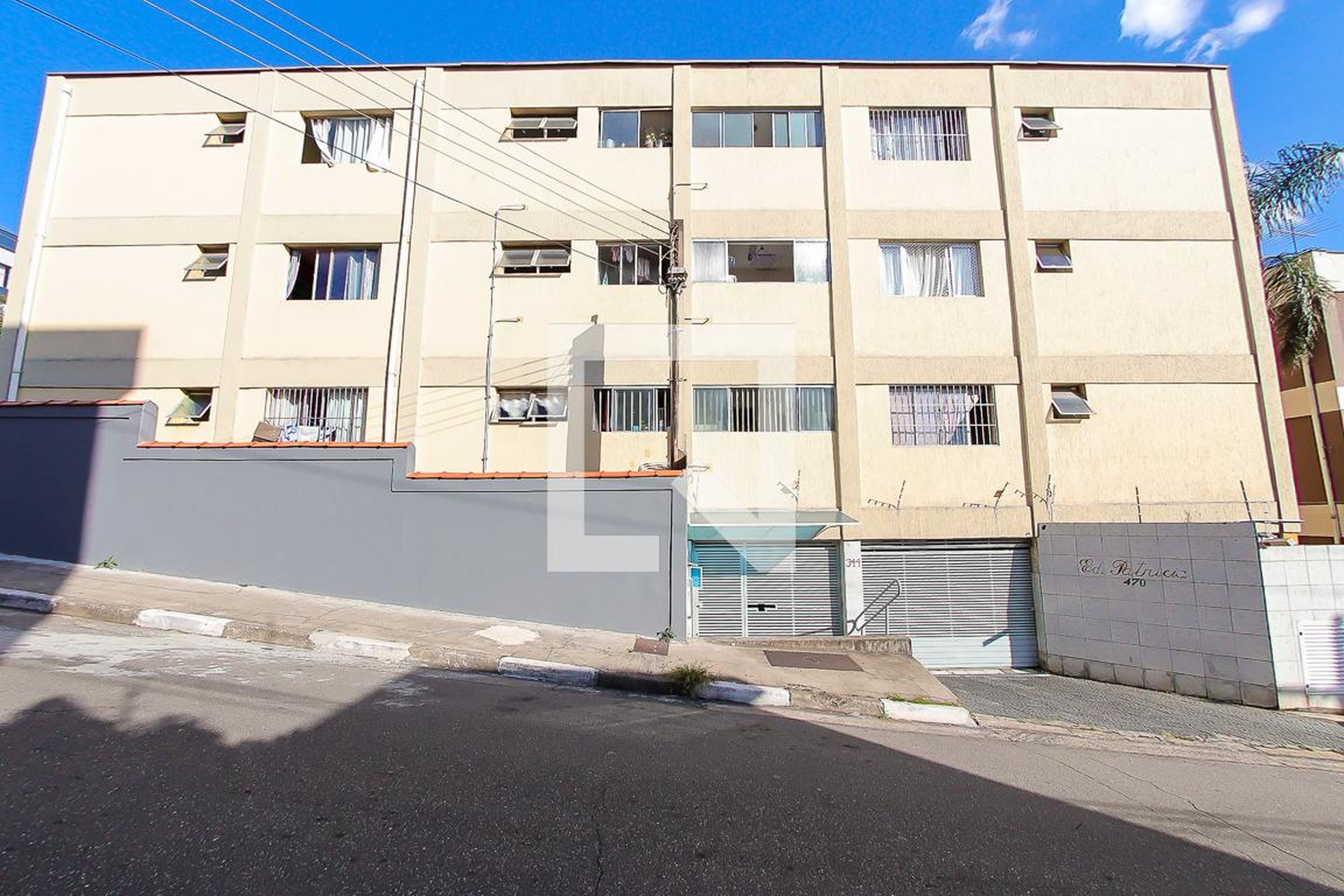 Fachada Condomínio em Rua Manoel de Souza, 470