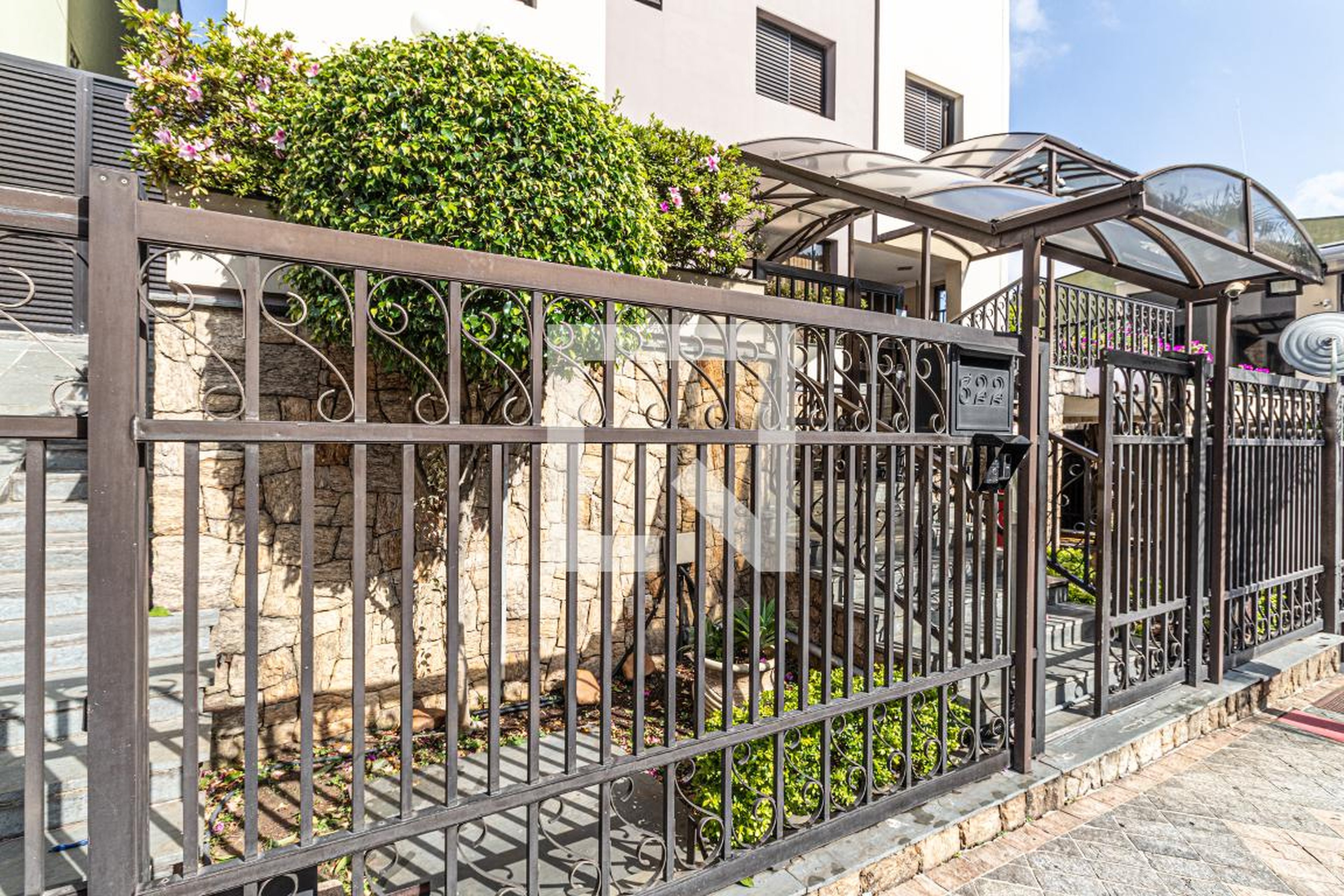 Fachada do Condomínio Condomínio Barcelona