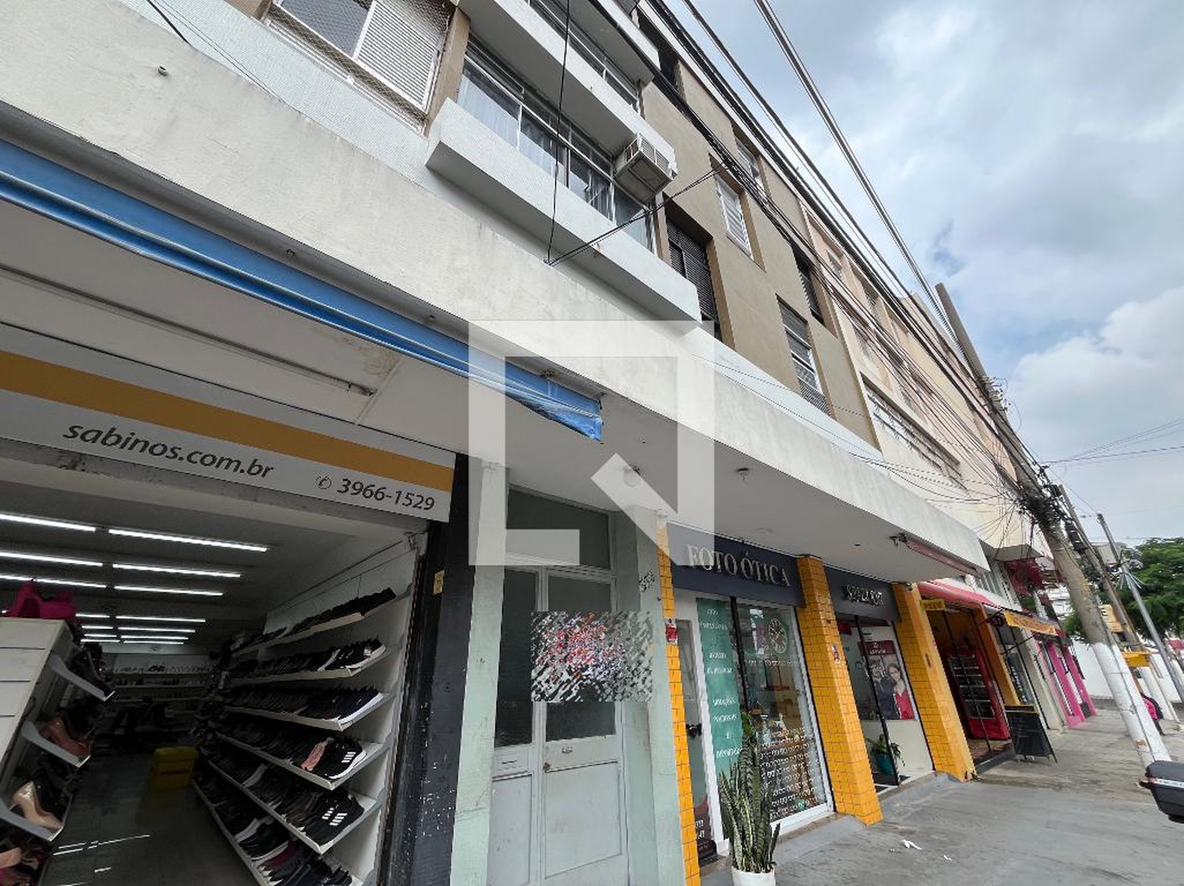 Fachada Condomínio em Rua Doutor César Castiglioni Júnior, 332