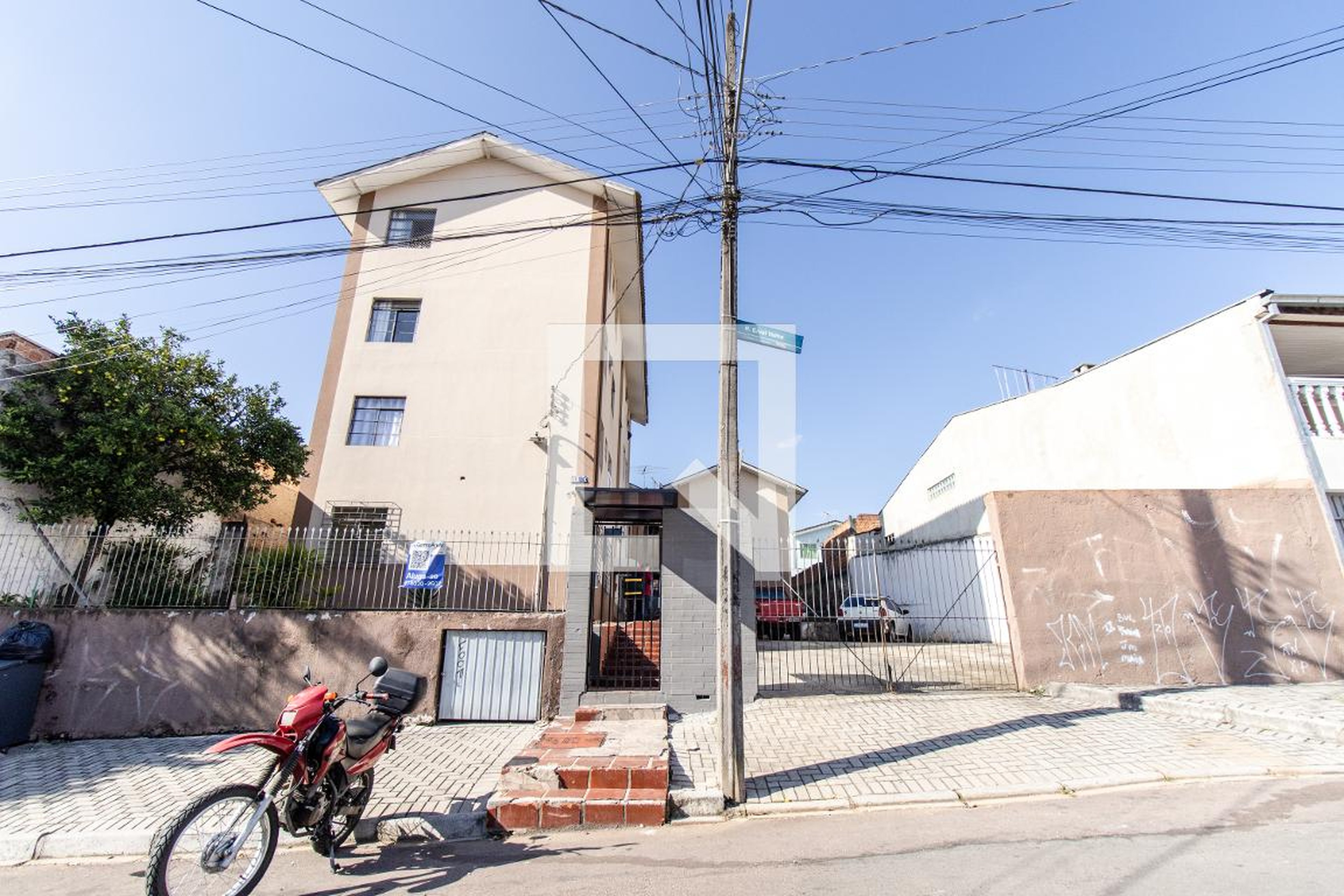 Fachada do Condomínio Condomínio em Rua Erval Velho, 35