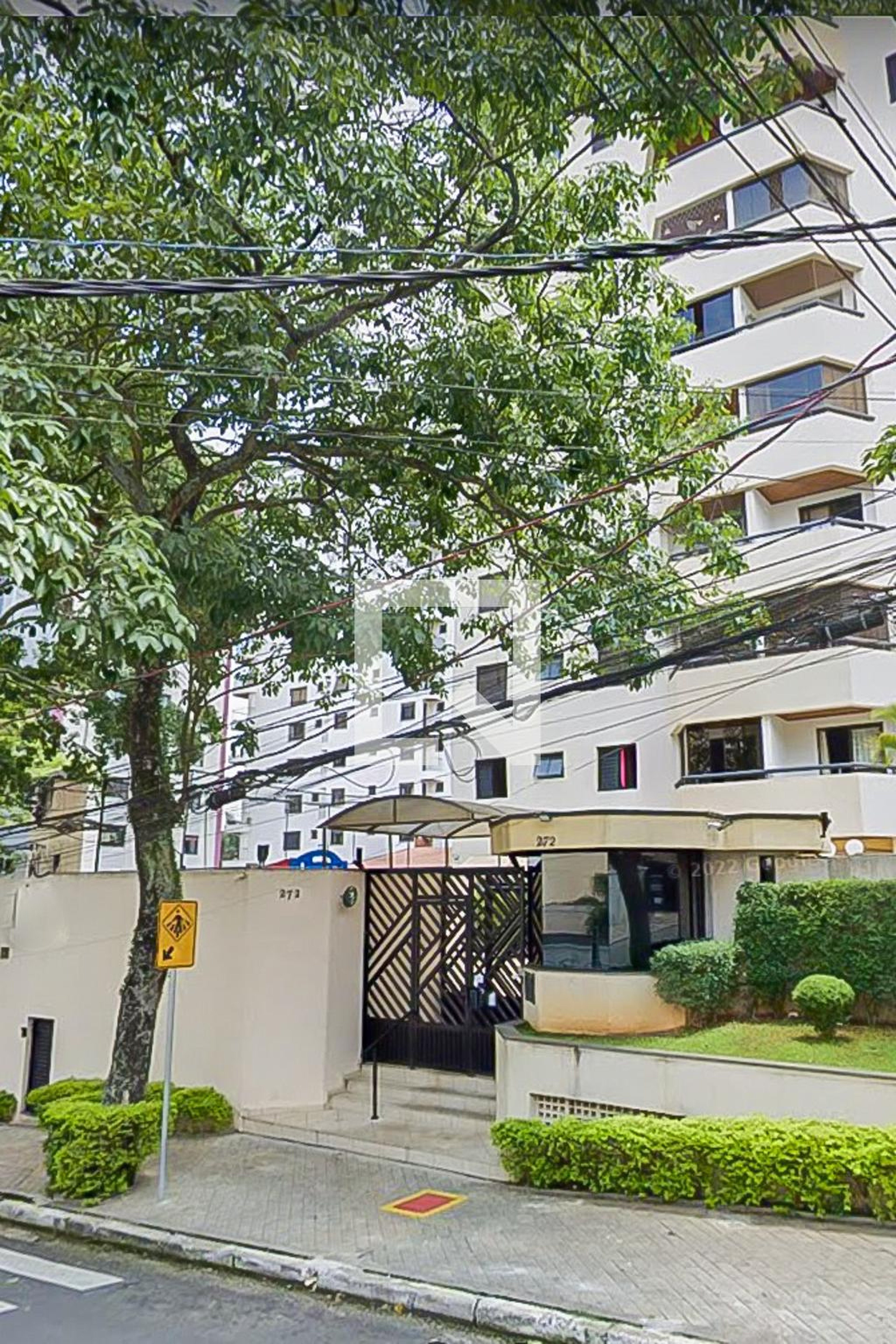 Fachada do Condomínio Condomínio Chateu de La Rochelle