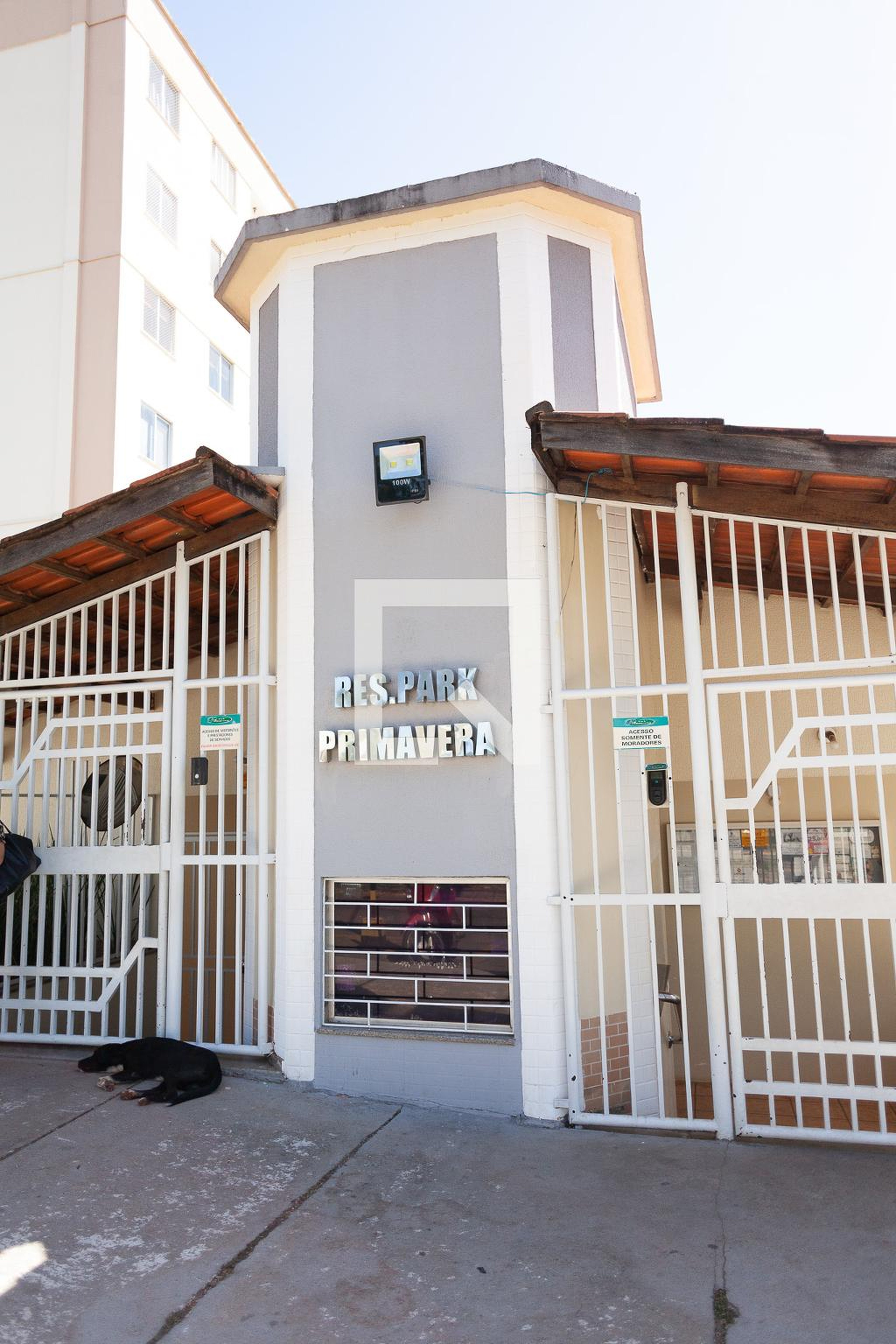 Fachada do Condomínio Condomínio Parque Primavera