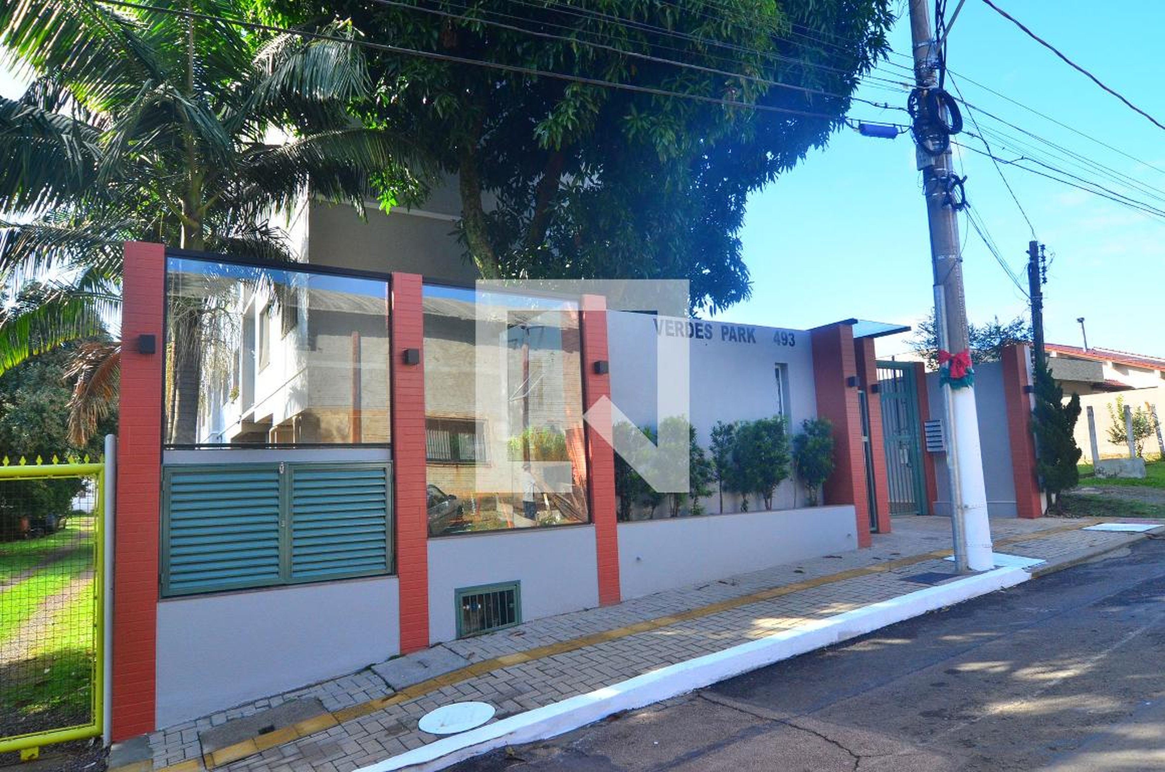 Fachada Condomínio em Rua Santo Isidóro, 493