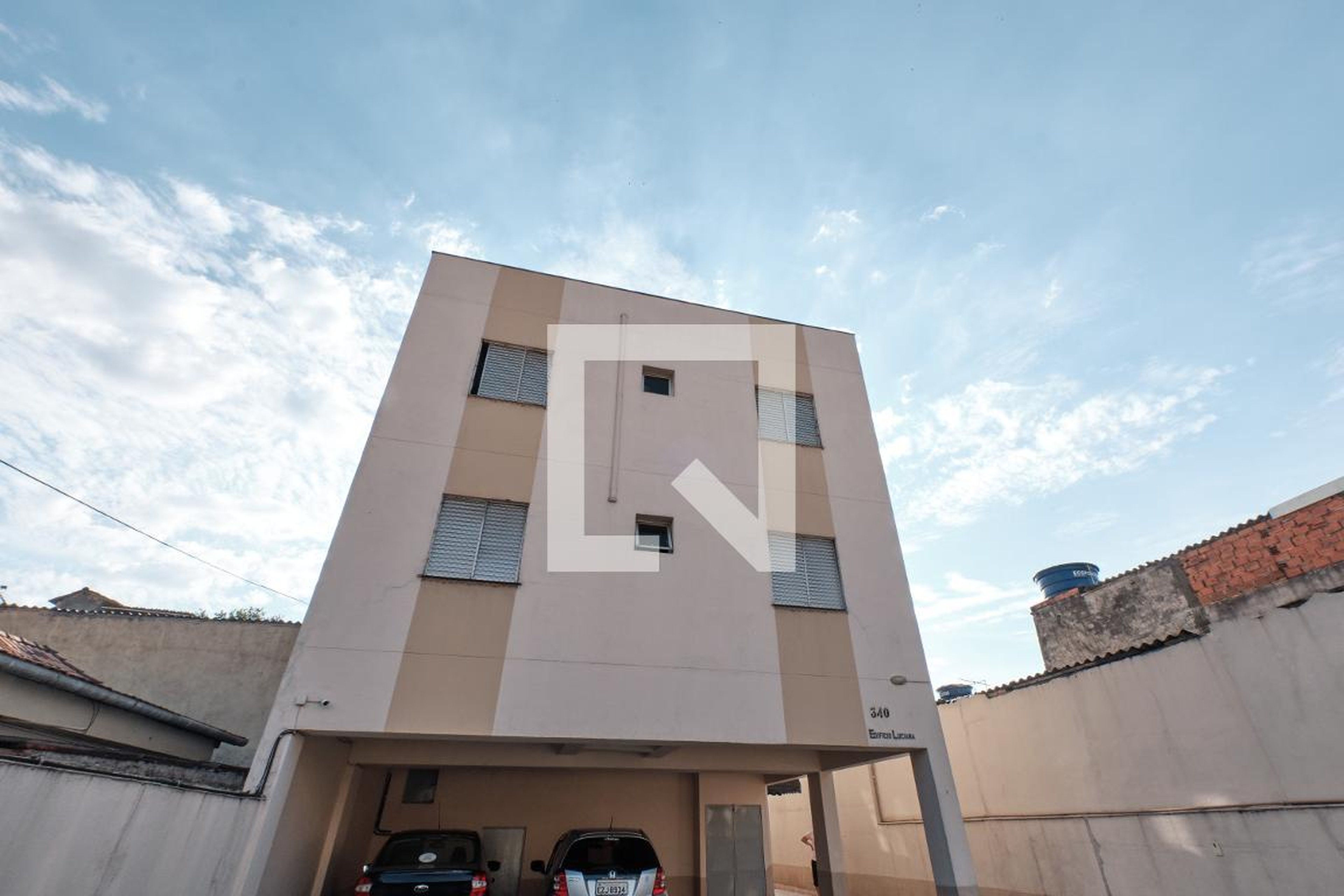 Fachada do Condomínio Edifício Luciana