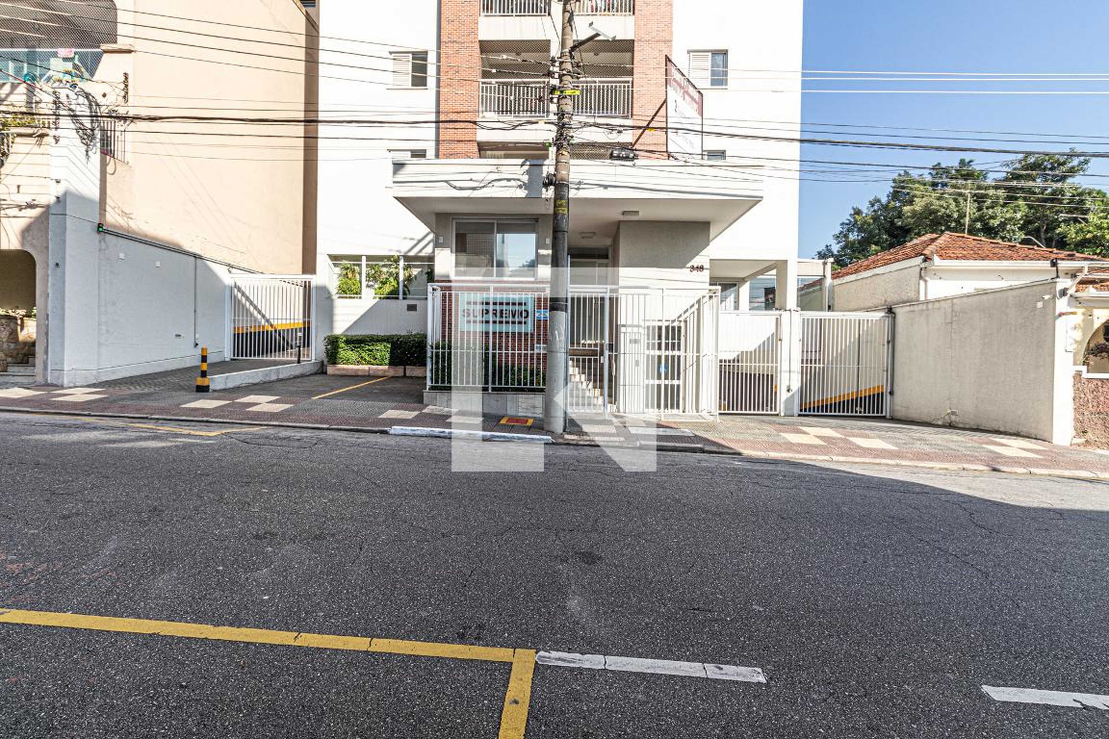 Fachada do Condomínio Condomínio Supremo