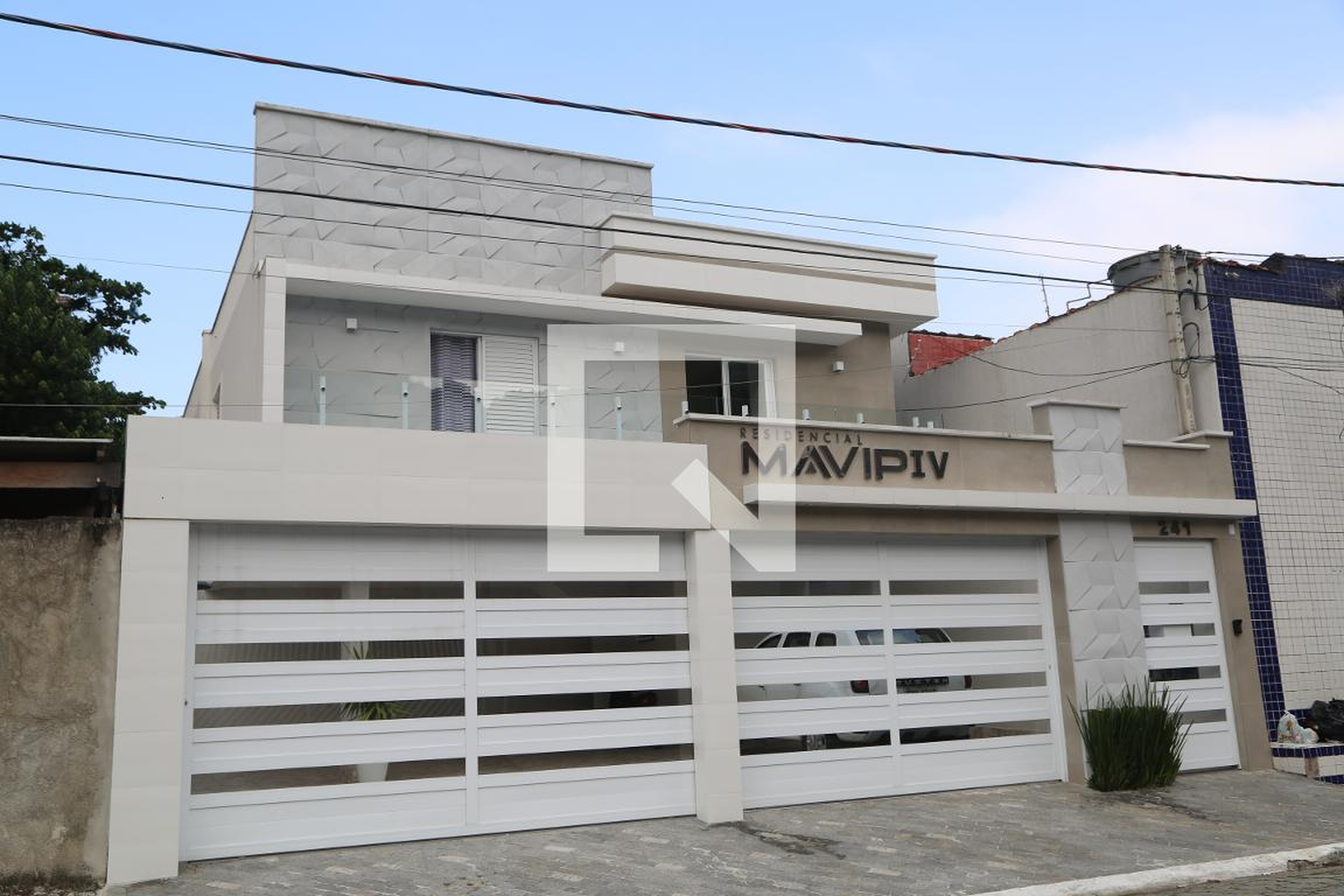 Fachada Condomínio em Rua Almirante Custódio de Mello, 241