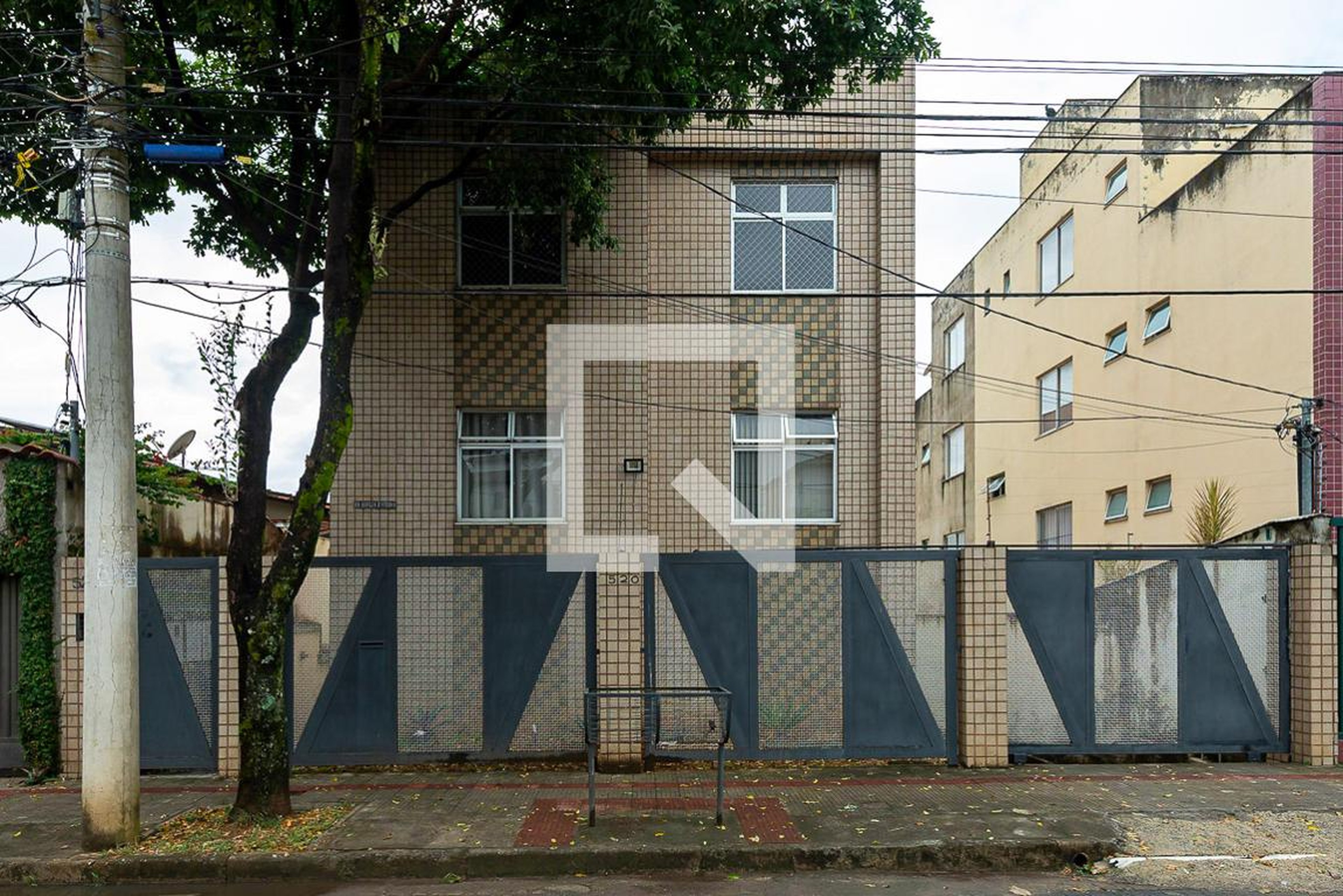 Fachada Condomínio em Rua Carlos Sá, 520