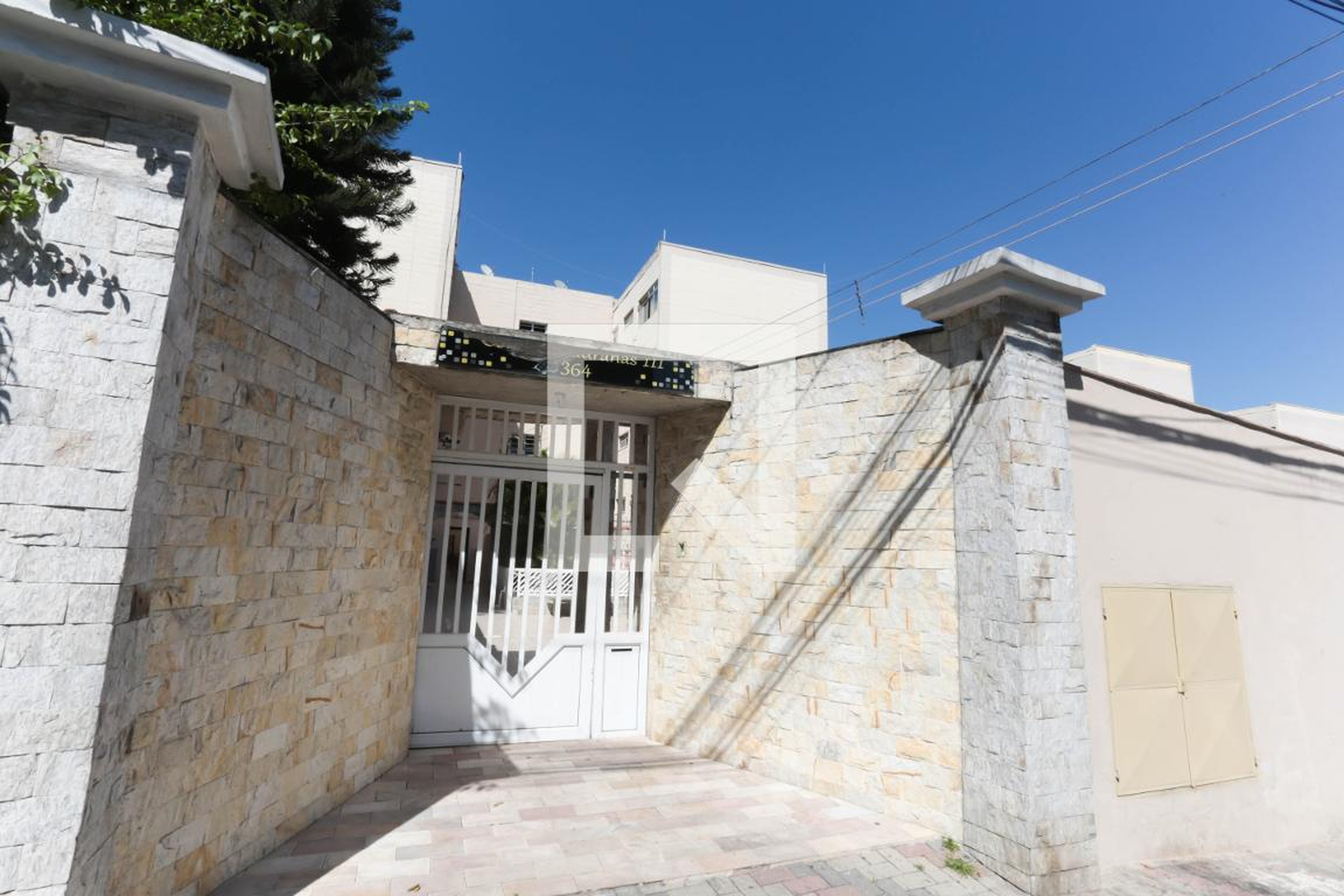 Fachada do Condomínio Condomínio Cacaurana III