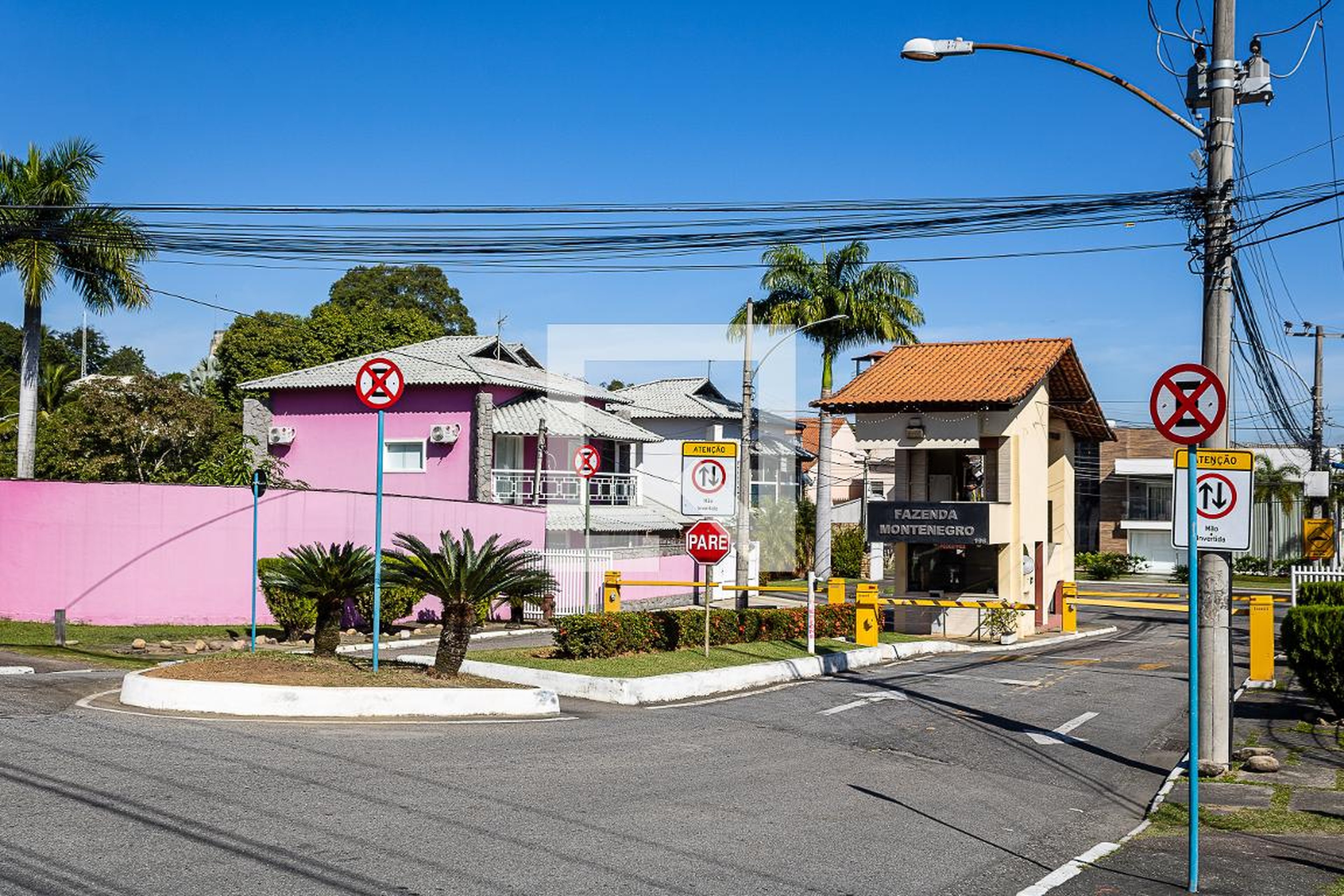 Fachada do Condomínio Condomínio em Rua Célio Augusto Guedes, 92