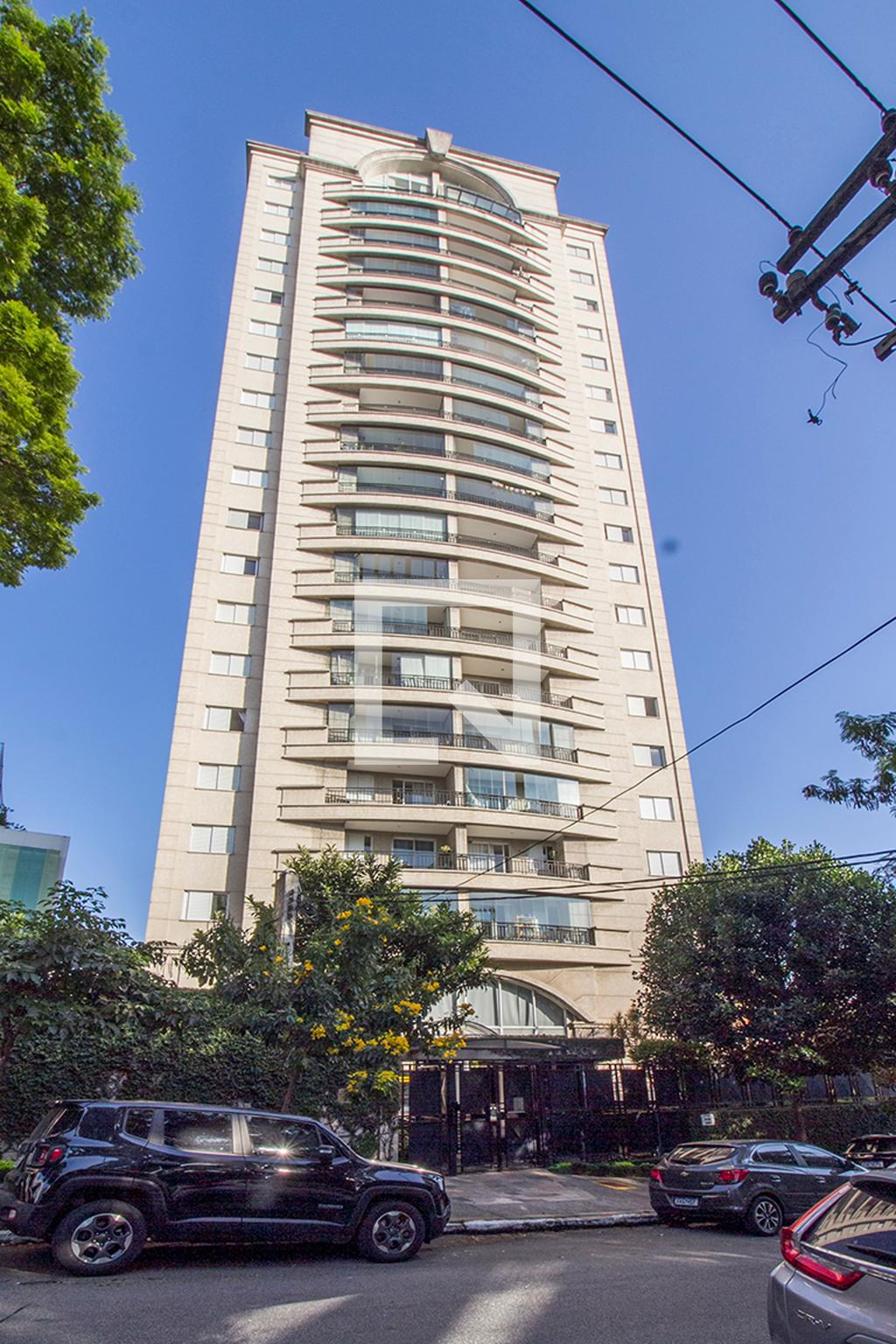 Fachada do Condomínio Edifício Larco