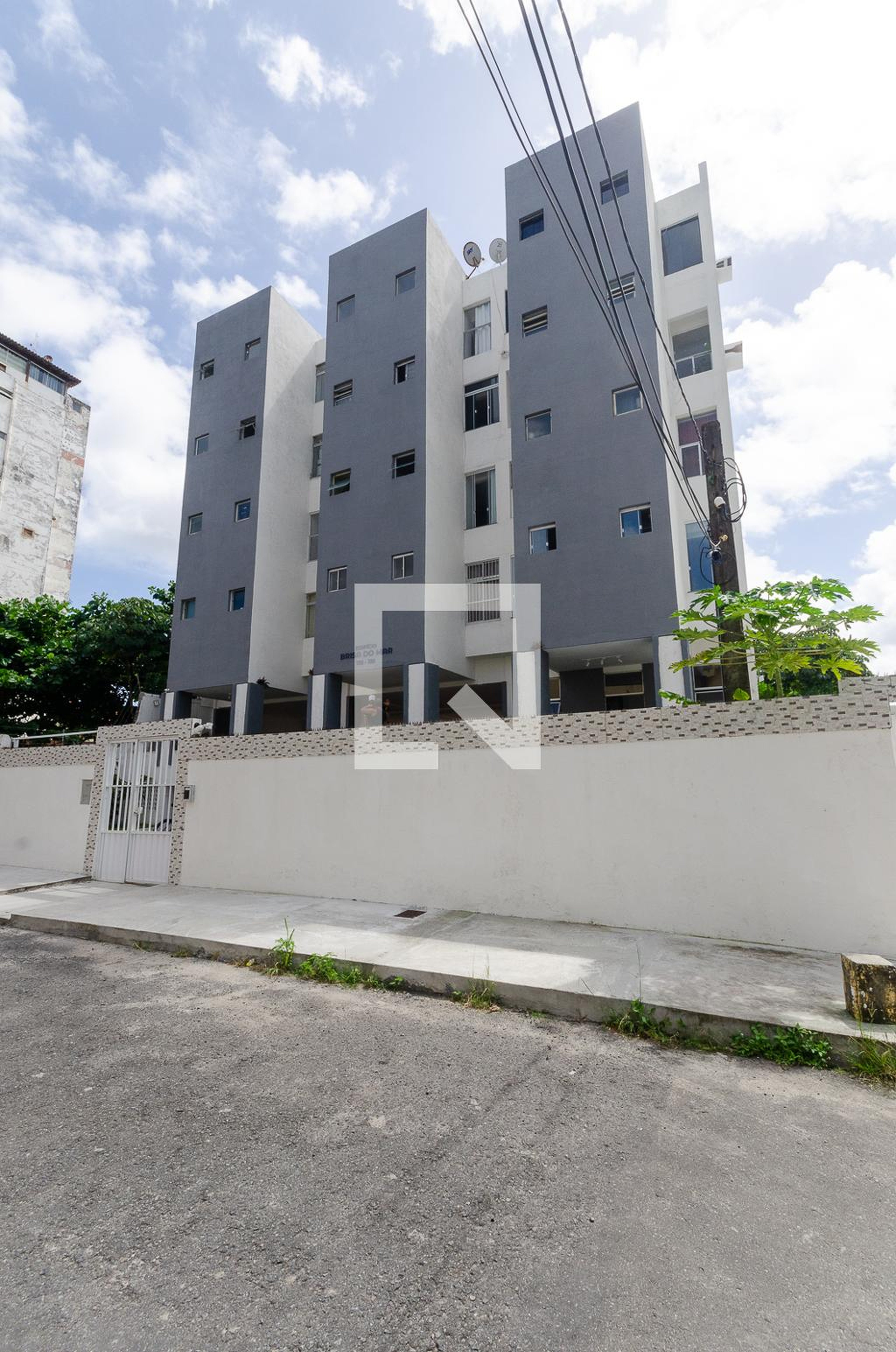 Fachada do Prédio Condomínio em Rua da Brisa, 128